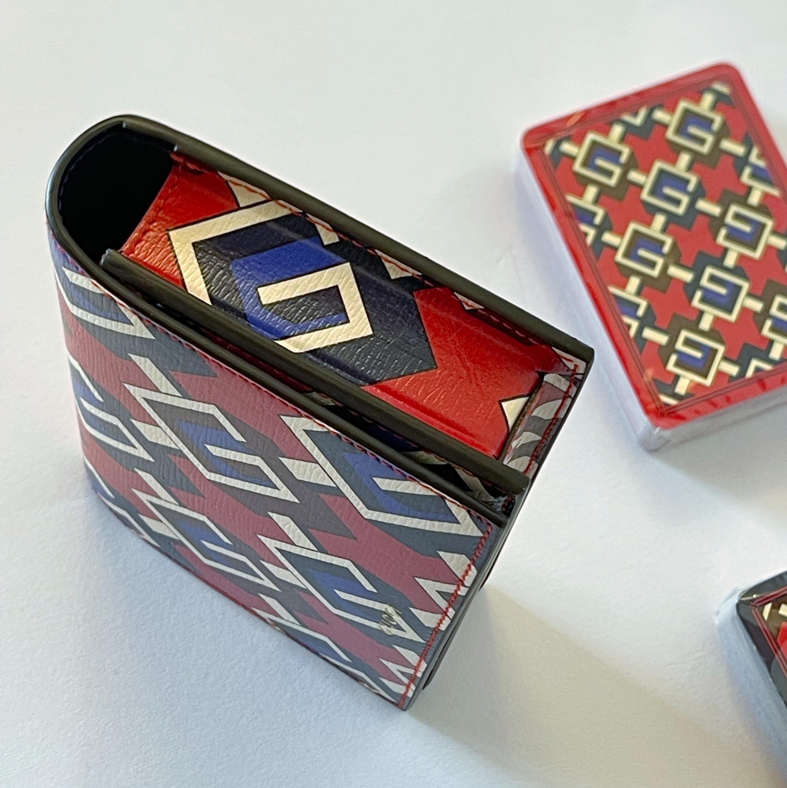 Gucci Set di carte da gioco doppie con la G geometrica In condizioni Nuovo in vendita a Los Angeles, CA