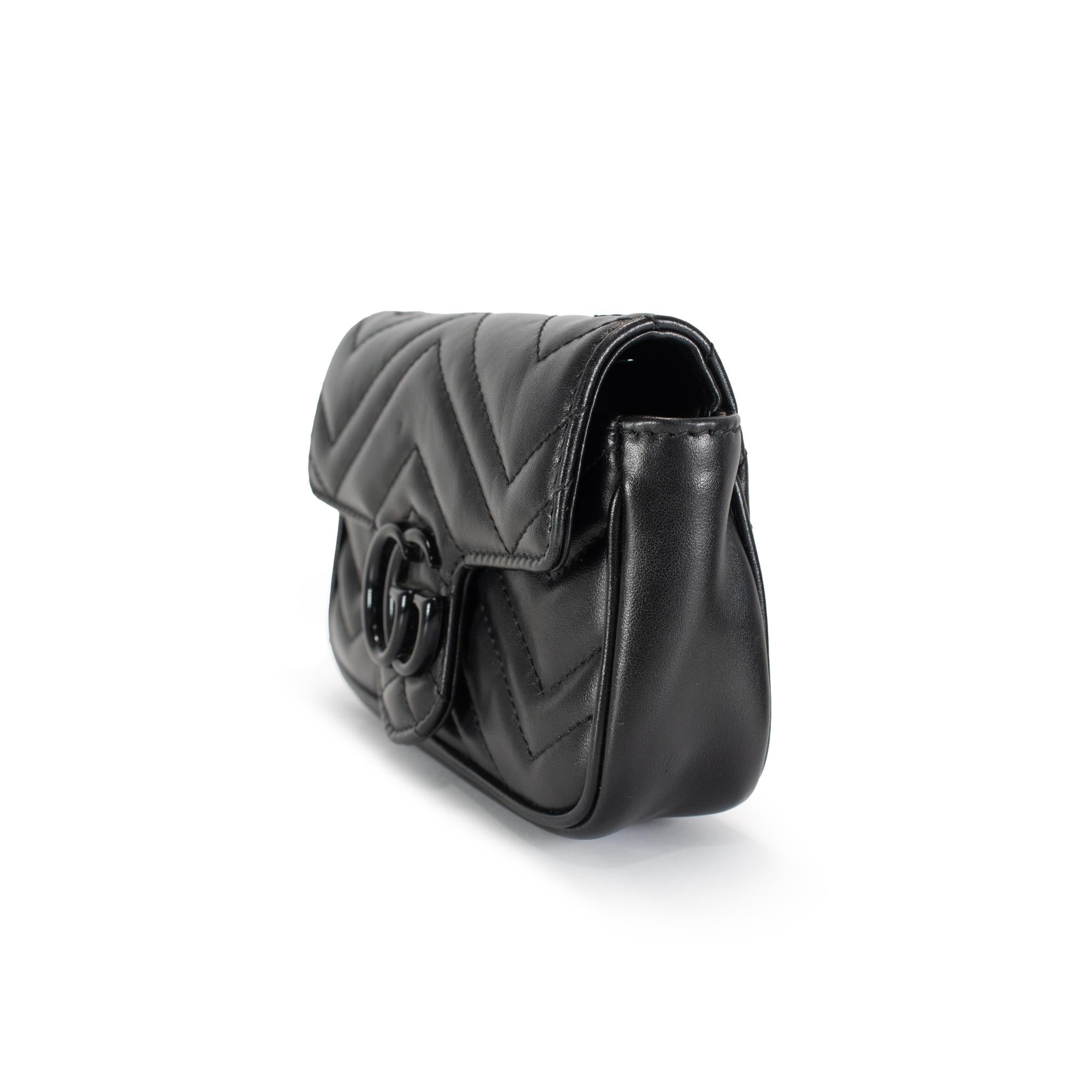 Donna Gucci GG Cintura a catena in pelle di vitello nera matelasse monocromatica Marmont in vendita