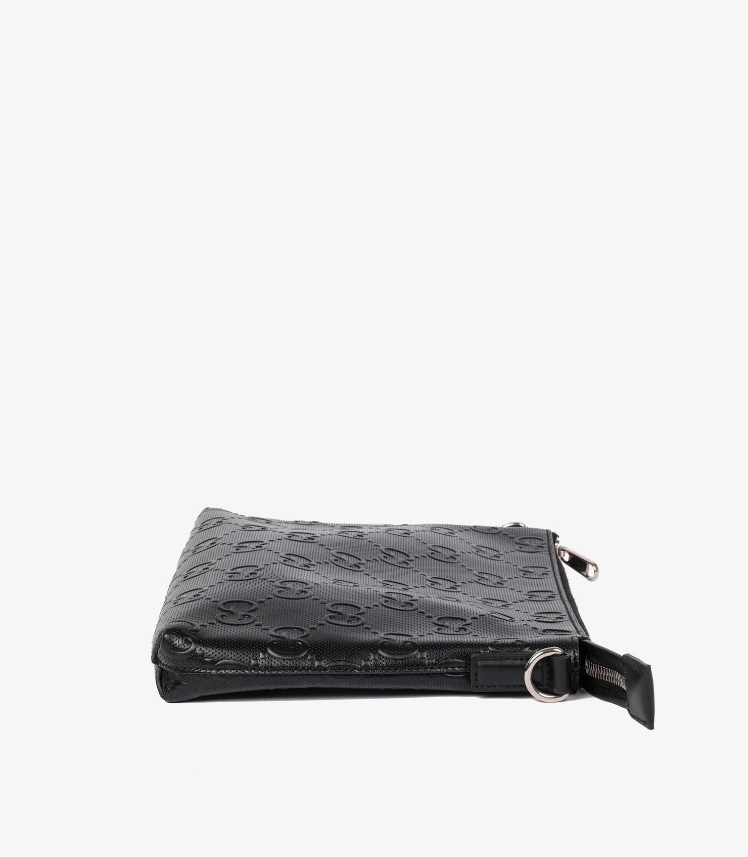 Gucci GG Messenger Bag aus schwarzem geprägtem Leder Medium für Damen oder Herren im Angebot