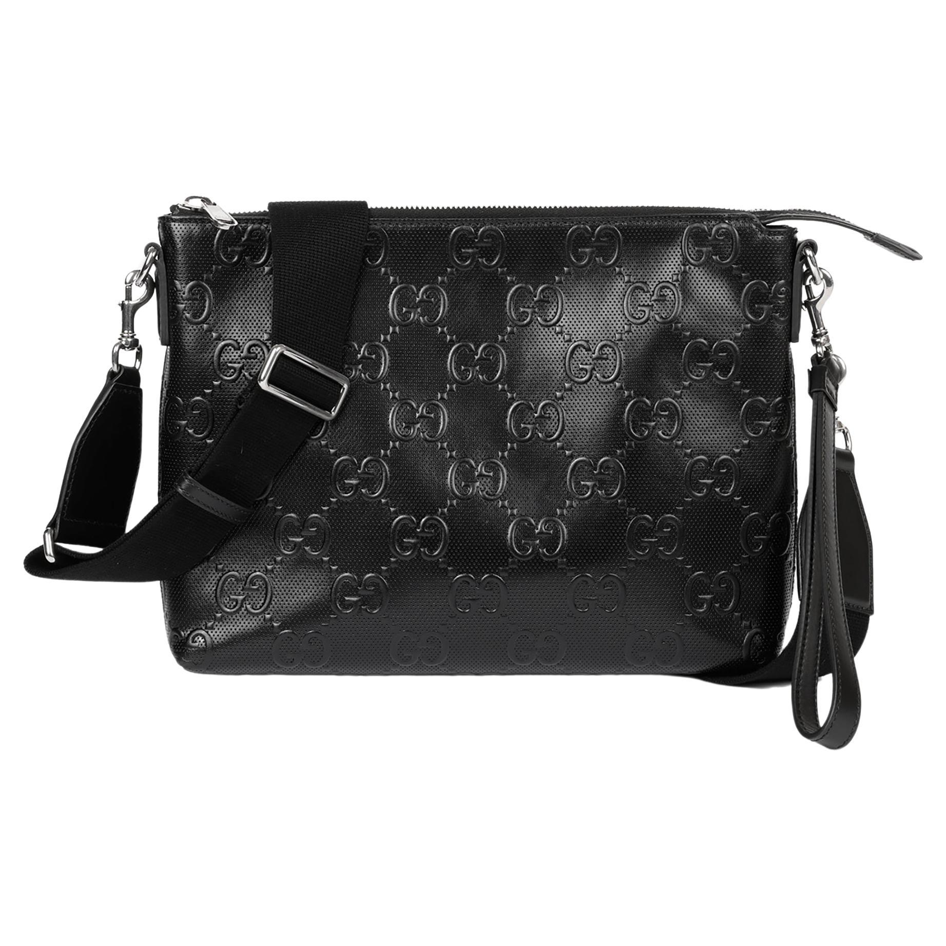 Gucci GG Messenger Bag aus schwarzem geprägtem Leder Medium im Angebot