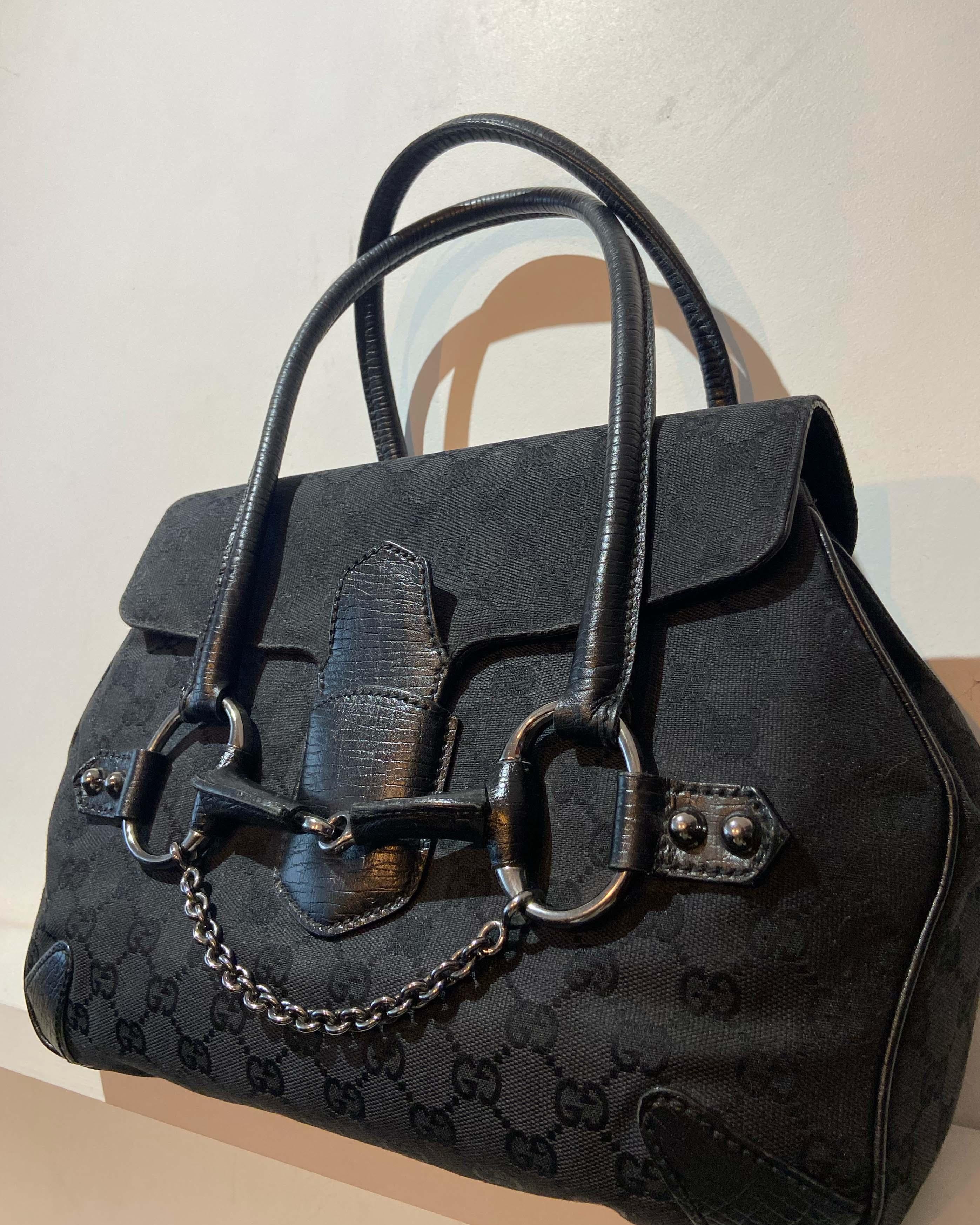 Gucci by Tom For GG black monogram canvas shoulder bag. Features signature GG logo canvas with leather trim, chain detail, silver horsebit chain, inside zip back pocket. In excellent vintage condition.
Brand: Gucci
Color: Black
Shoulder Bag
Colour:
