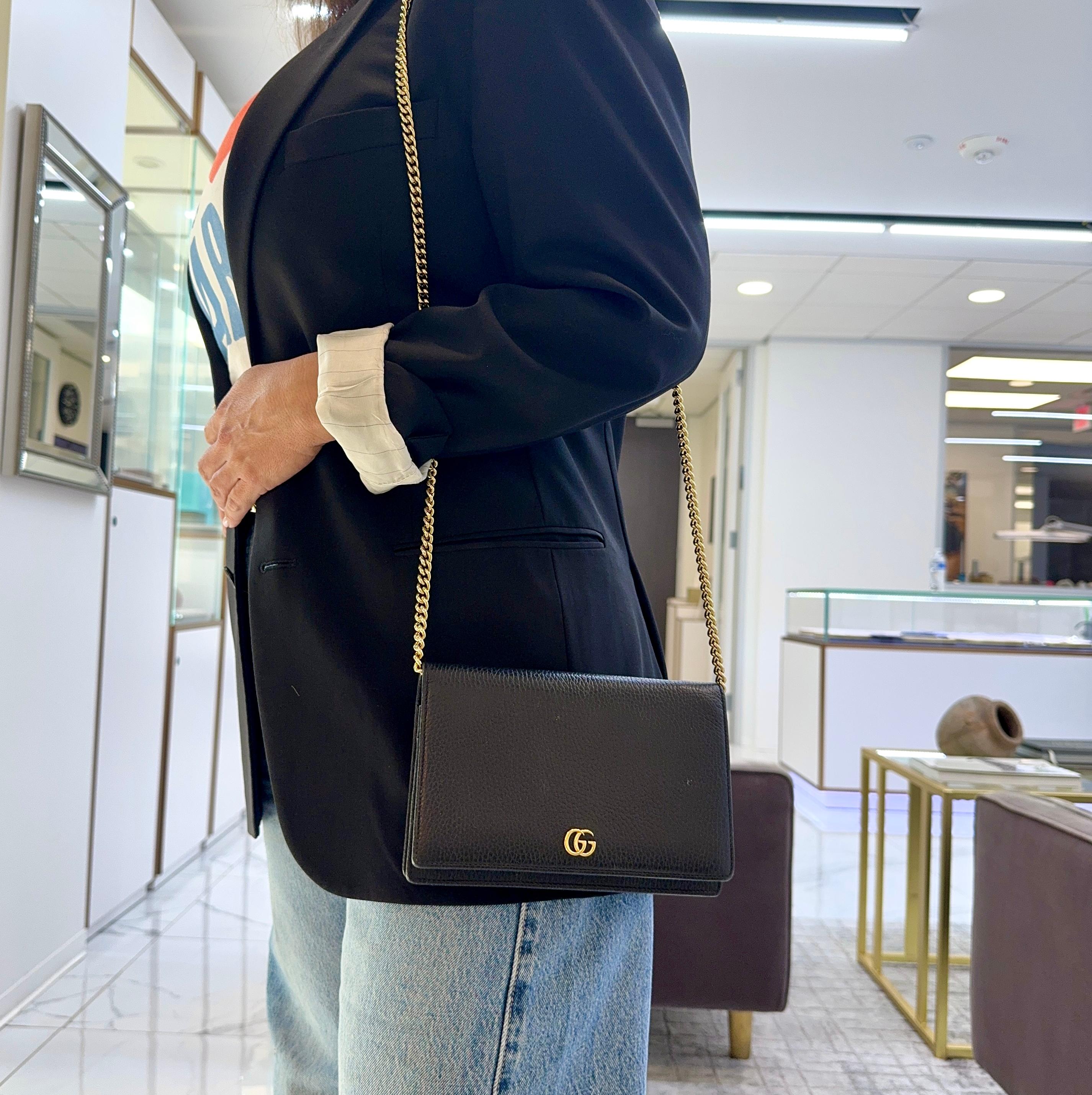 Gucci Gg Black Textured Leather Marmont Wallet on Chain Crossbody Bag en vente 7