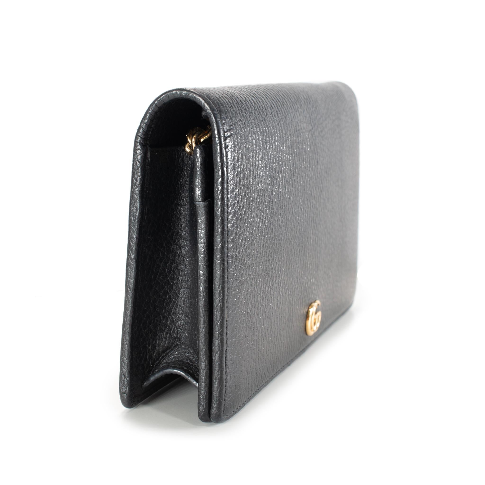 Gucci Gg Black Textured Leather Marmont Wallet on Chain Crossbody Bag Excellent état - En vente à Houston, US