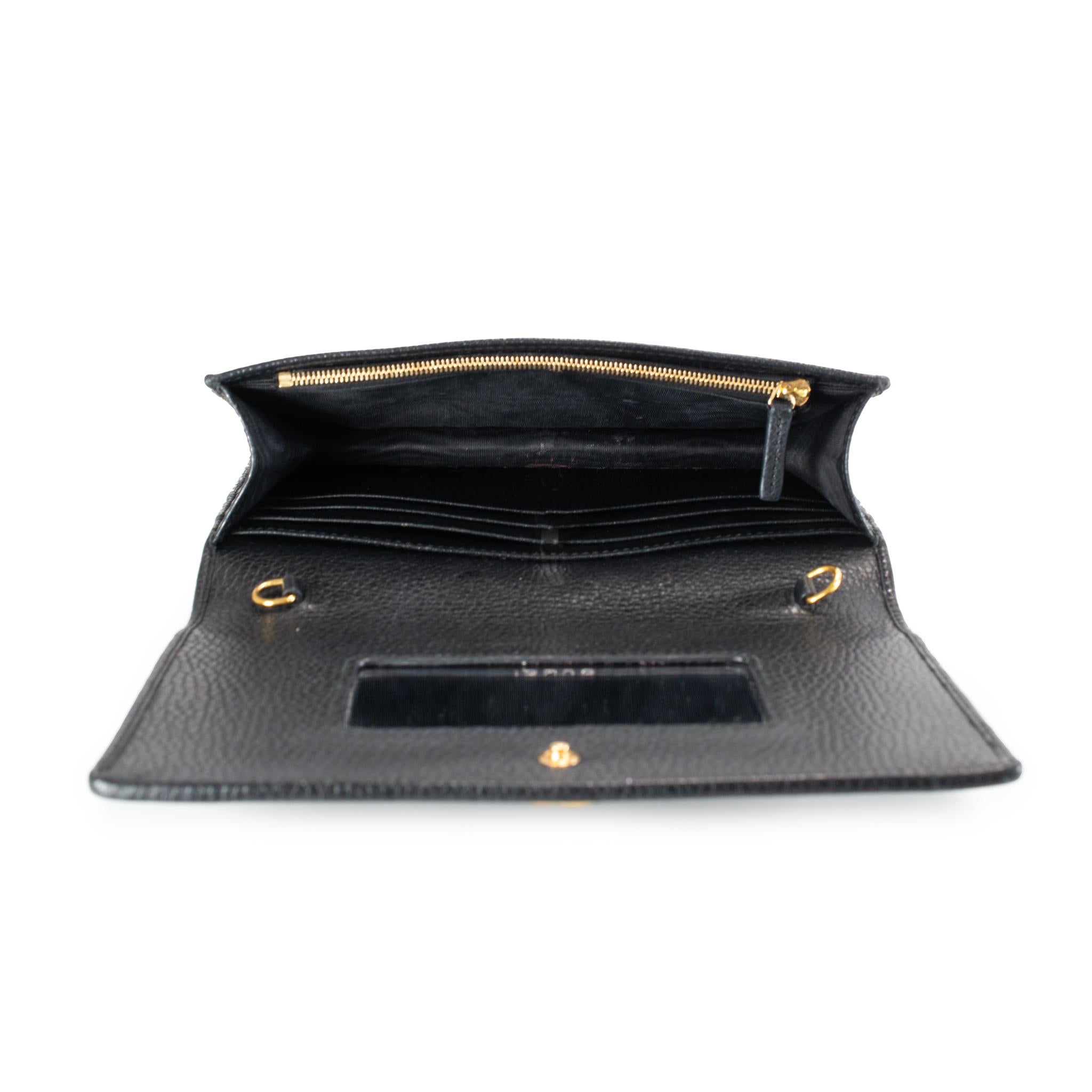 Gucci Gg Black Textured Leather Marmont Wallet on Chain Crossbody Bag en vente 2