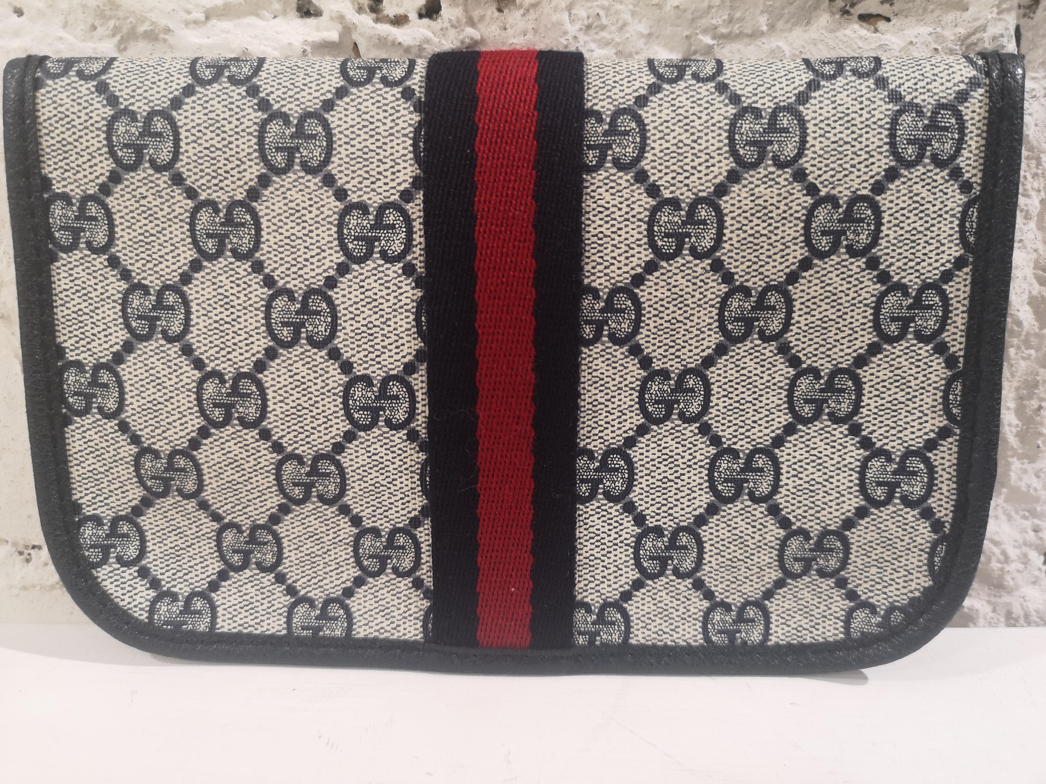 gucci passport holder