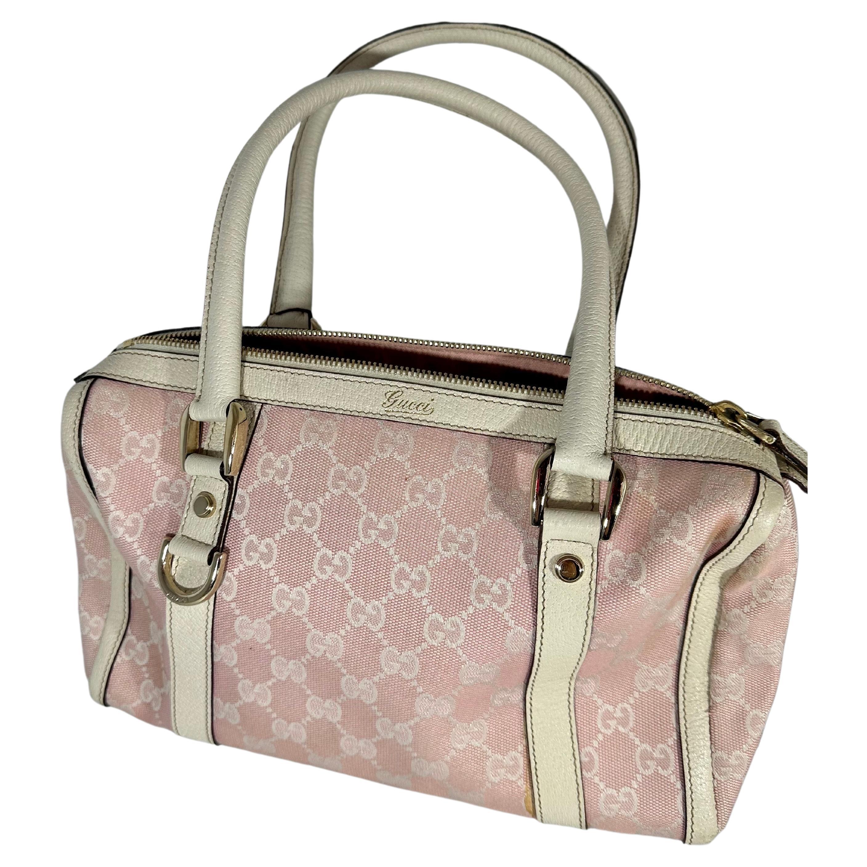 Gucci GG Canvas Mini Boston Bag simple in Excellent condition like New
A pretty-in-pink addition to your everyday accessory repertoire, this Gucci Abbey Boston handbag is cut from the label's Original GG Canvas with white leather trim at its