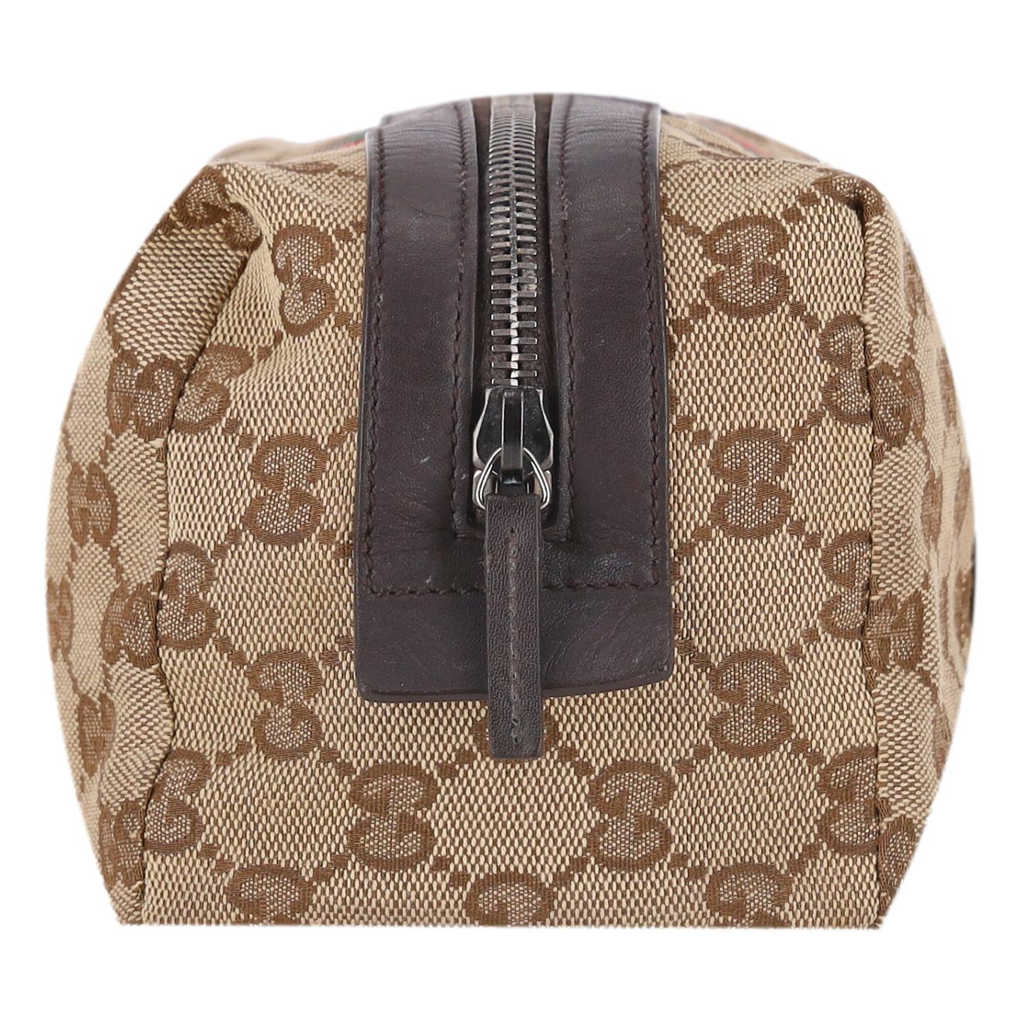 Marrone GG Canvas Web Stripe Cosmetic Pouch/Toiletry Bag di Gucci in vendita