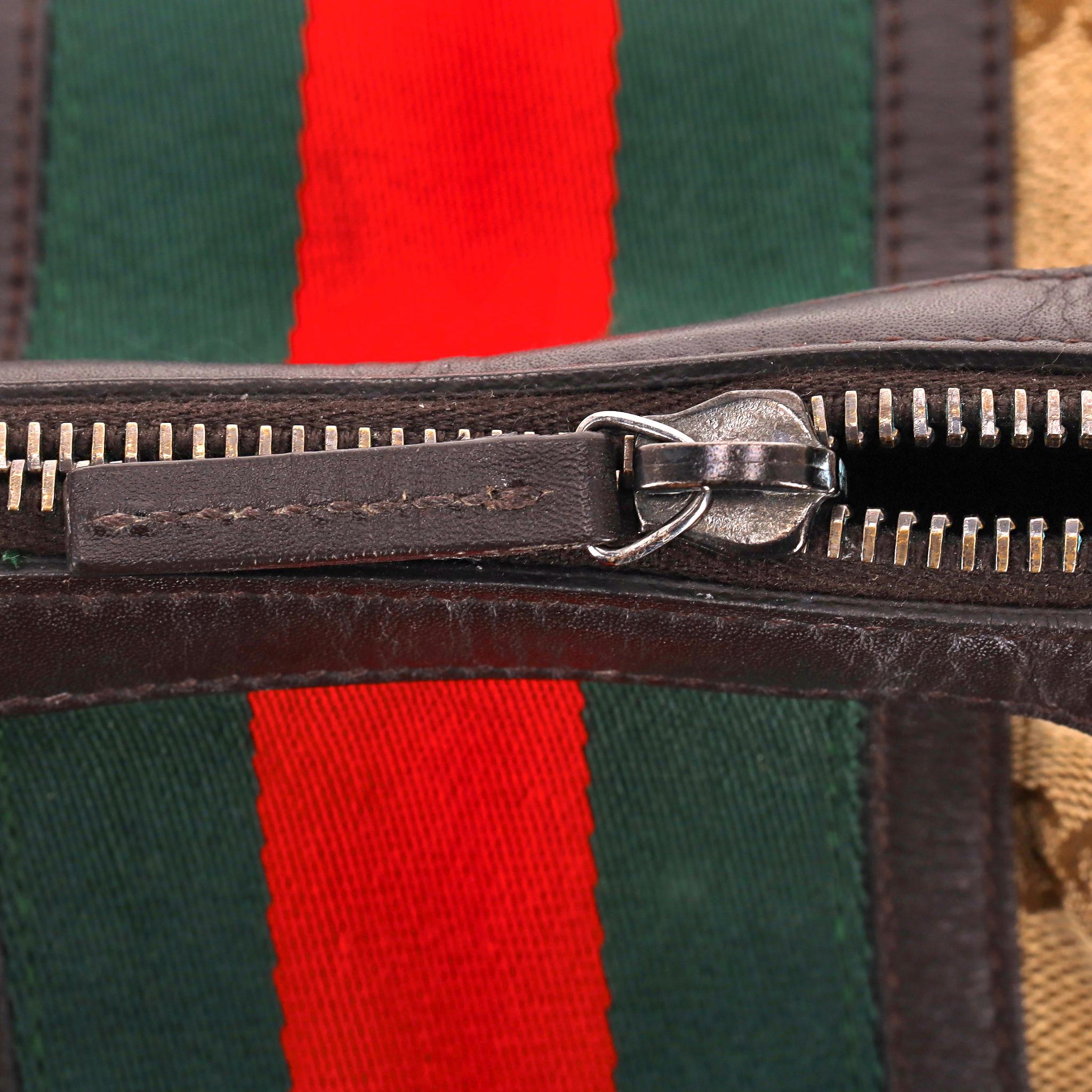 GG Canvas Web Stripe Cosmetic Pouch/Toiletry Bag di Gucci in vendita 2