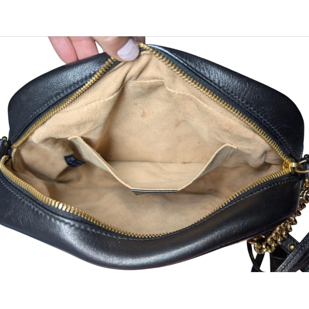 Gucci GG Diagonale gesteppte Canvas Marmont kleine Kameratasche im Angebot 1