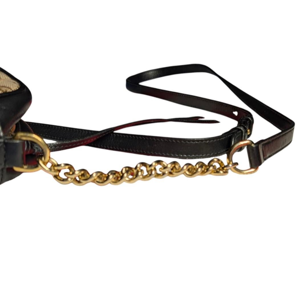 Gucci GG Diagonale gesteppte Canvas Marmont kleine Kameratasche im Angebot 4