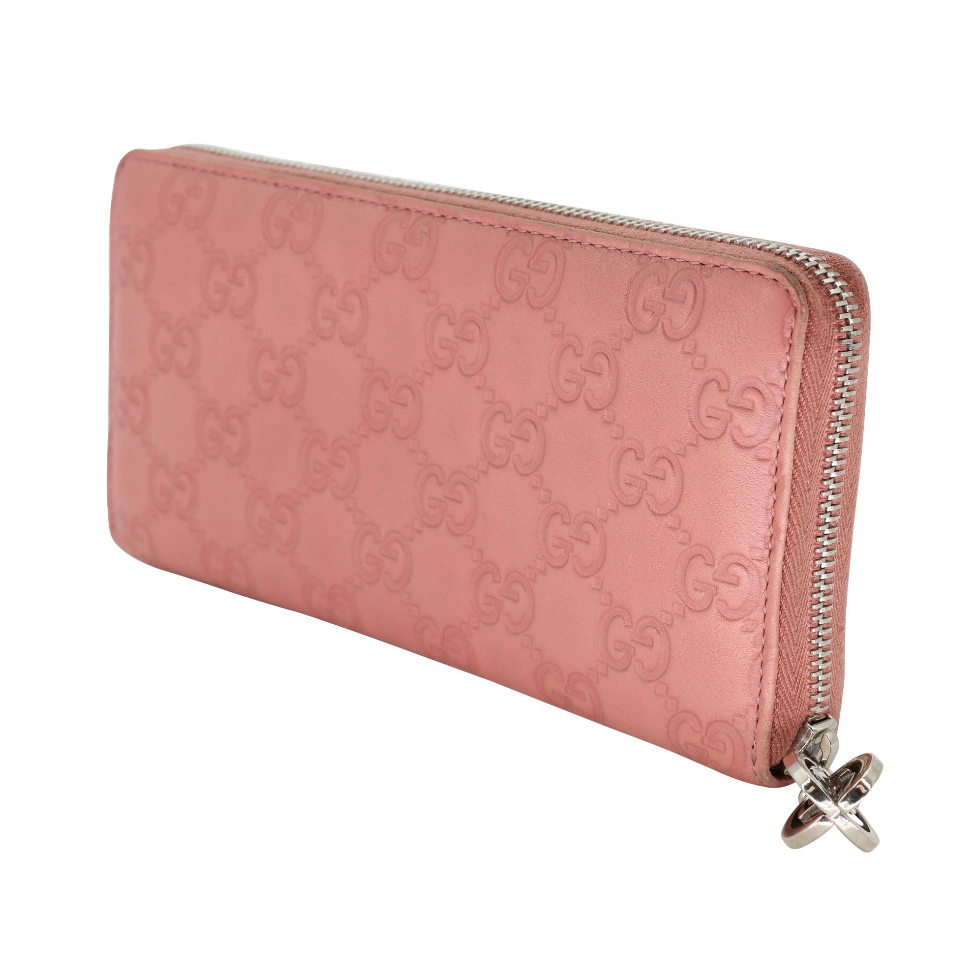 The Italian fashion house of Gucci continues to reinterpret its rich heritage with decidedly modern, yet classic designs. This wallet features the signature GG monogram all over print with elegant chrome detail. Wallet is in pre-loved condition with