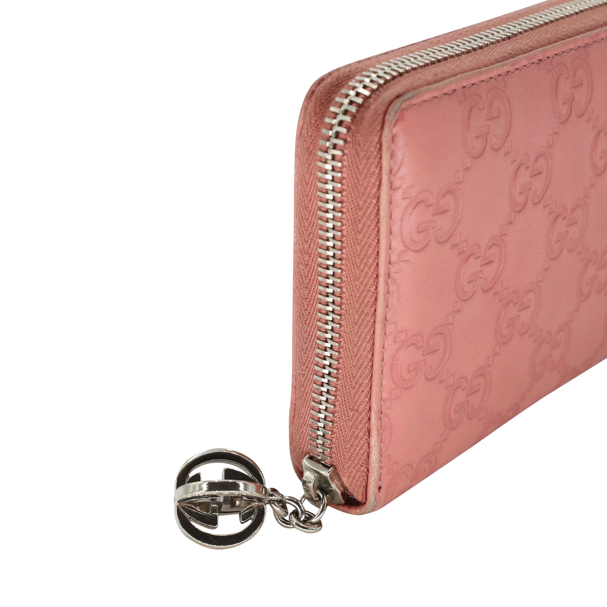 Portefeuille Gucci GG Guccissima en cuir rose avec fermeture éclair LV-W1110P-A003 Bon état - En vente à Downey, CA