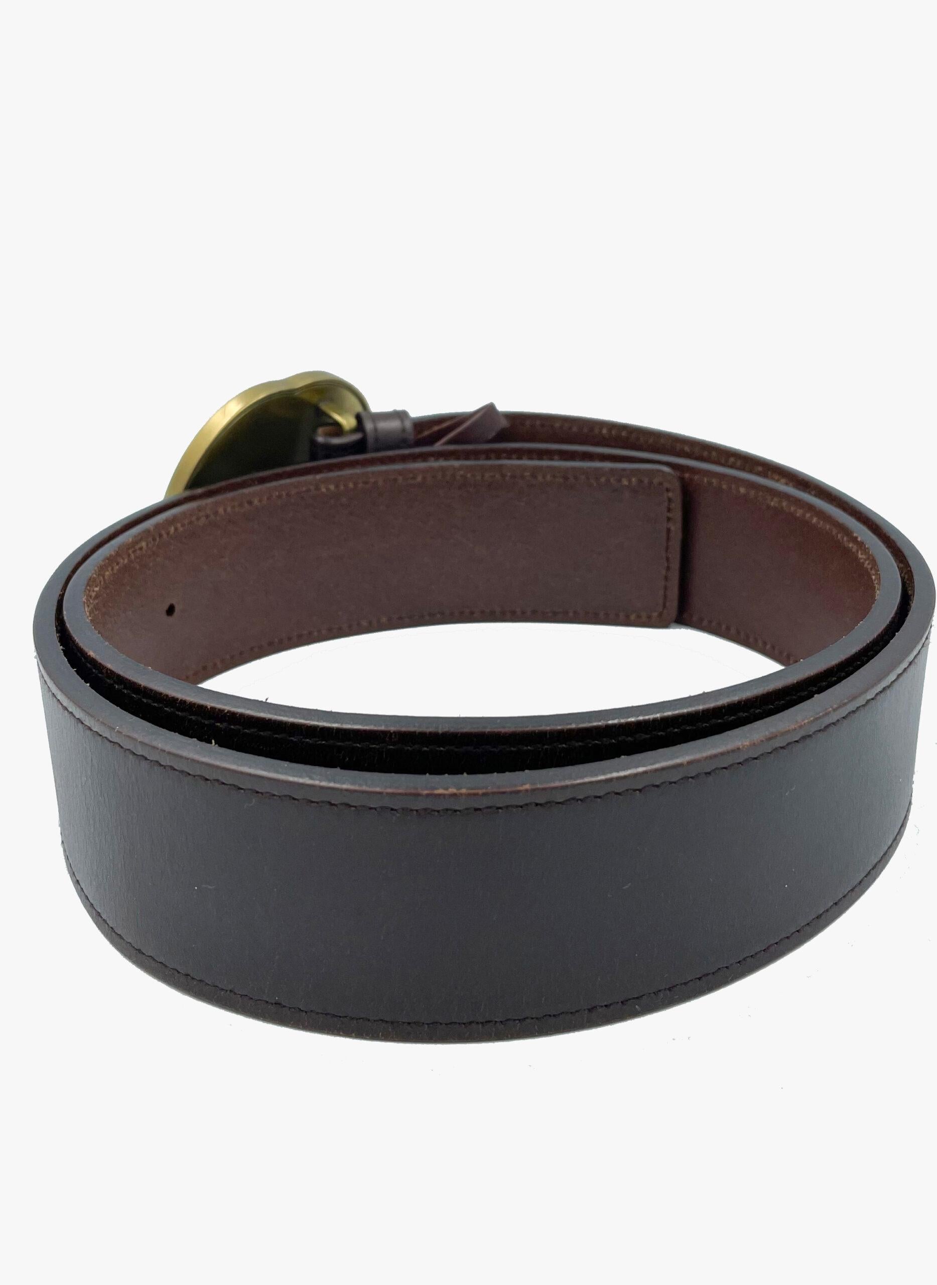 Cintura Gucci GG con fibbia intrecciata in pelle marrone in vendita 3