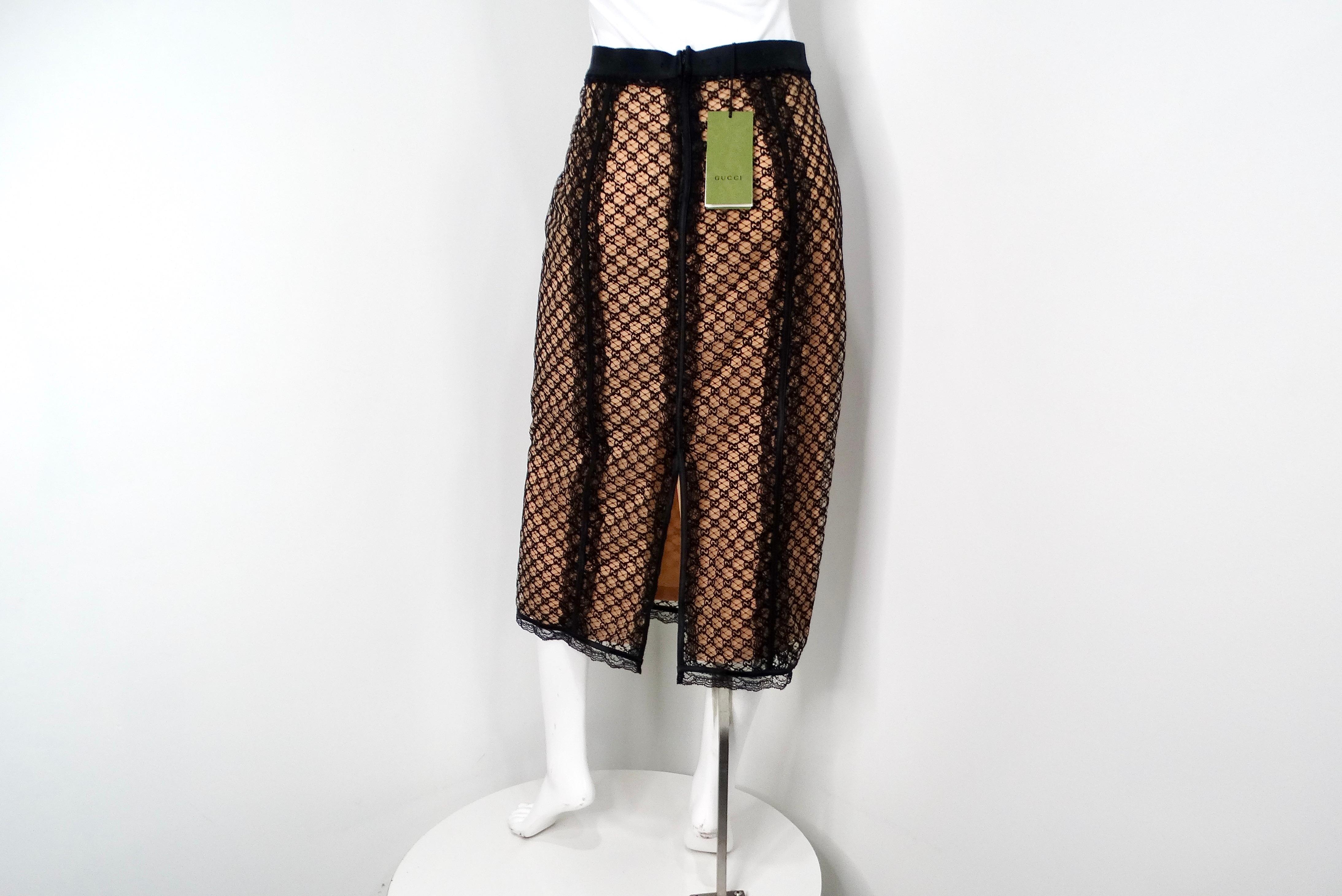 Gucci GG Falda Midi Bordada De Encaje Con Slip De Seda Adosable en Bueno estado para la venta en Scottsdale, AZ