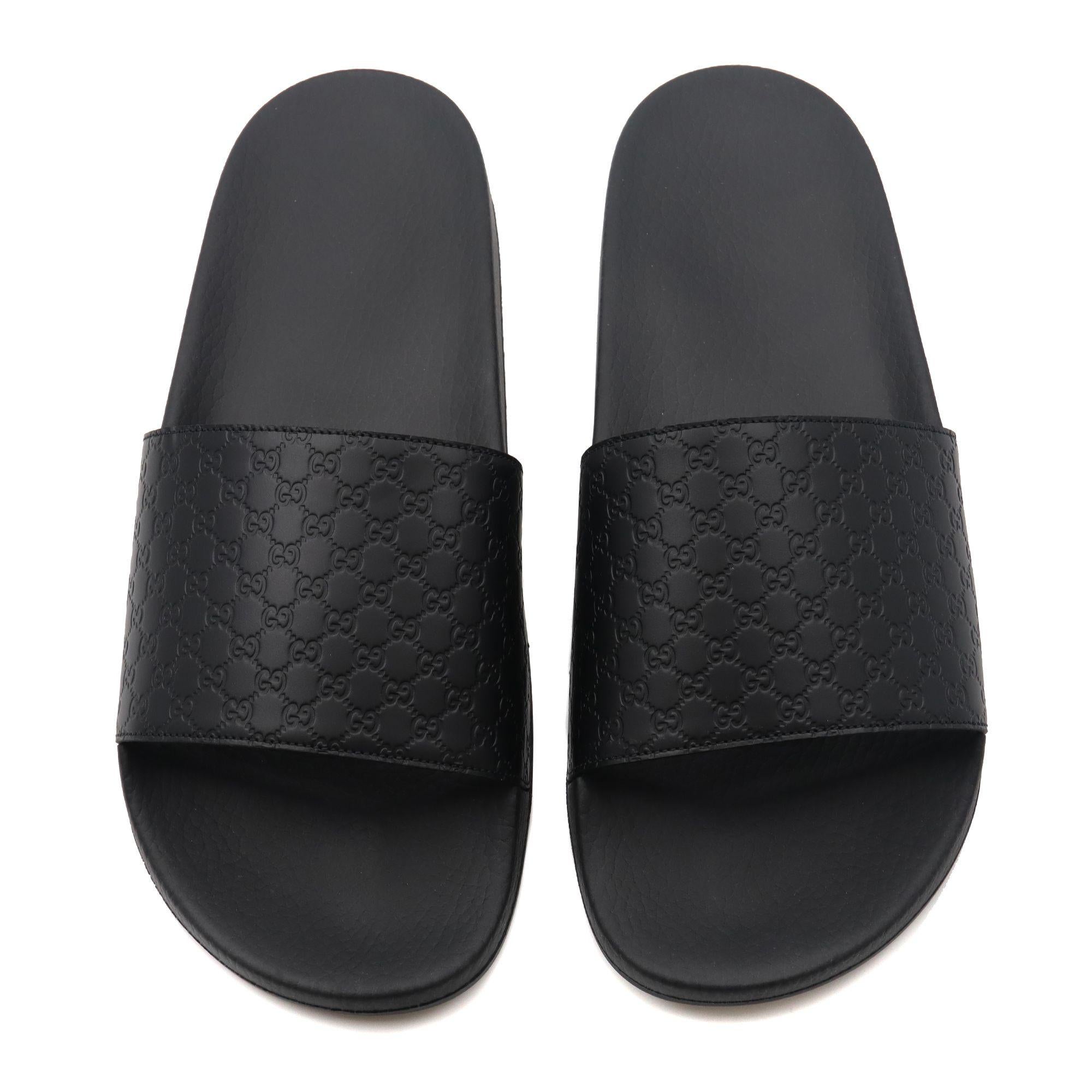 A casual men's slide sandal with a thick strap made in heat debossed Gucci Signature leather resulting in a defined print with a firm texture. This classic model rubber sole sandals is completed with the Gucci logo. Size 42 US 12.
New condition.