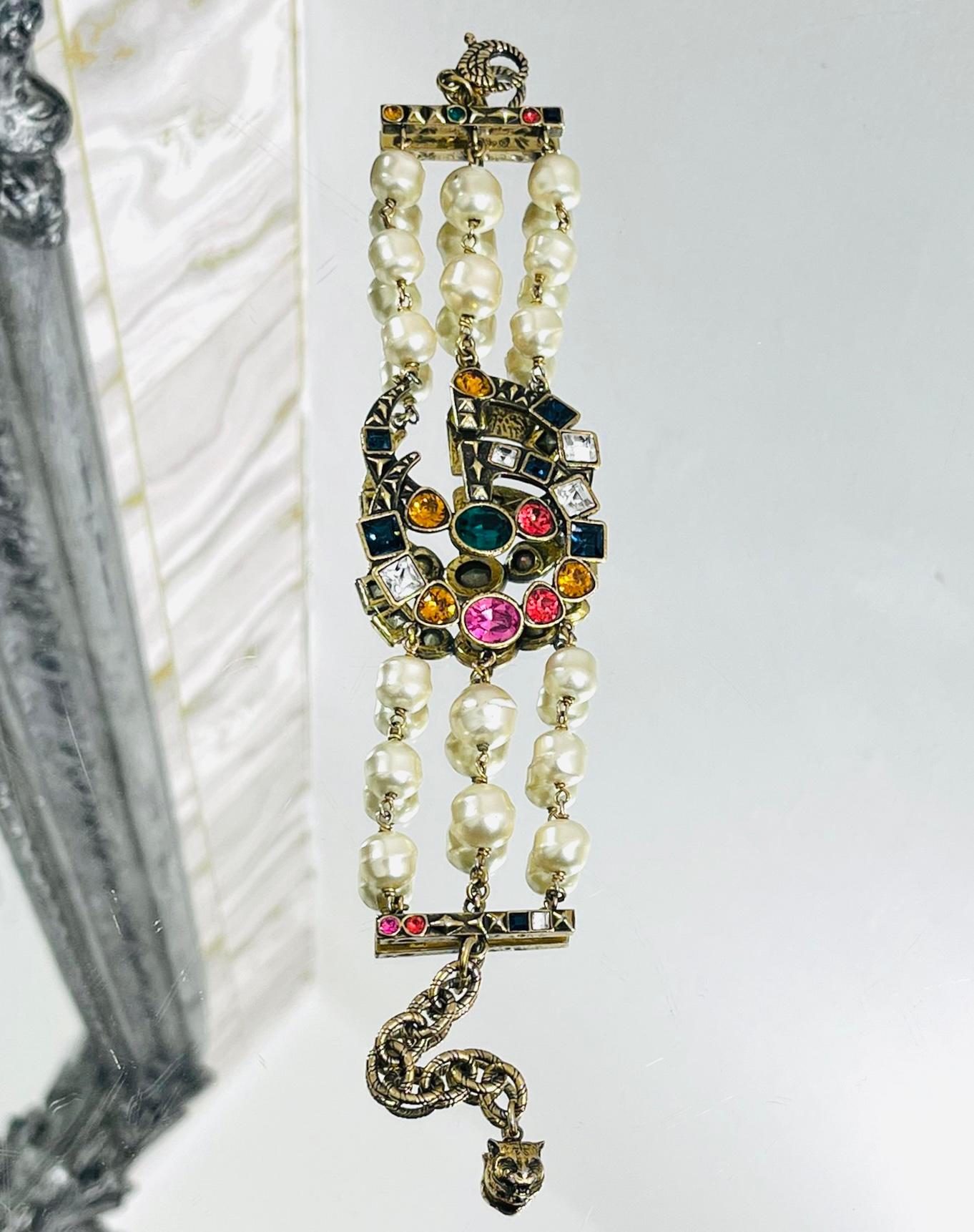 Gucci 'GG' Logo Crystal & Pearl Bracelet In Good Condition In London, GB