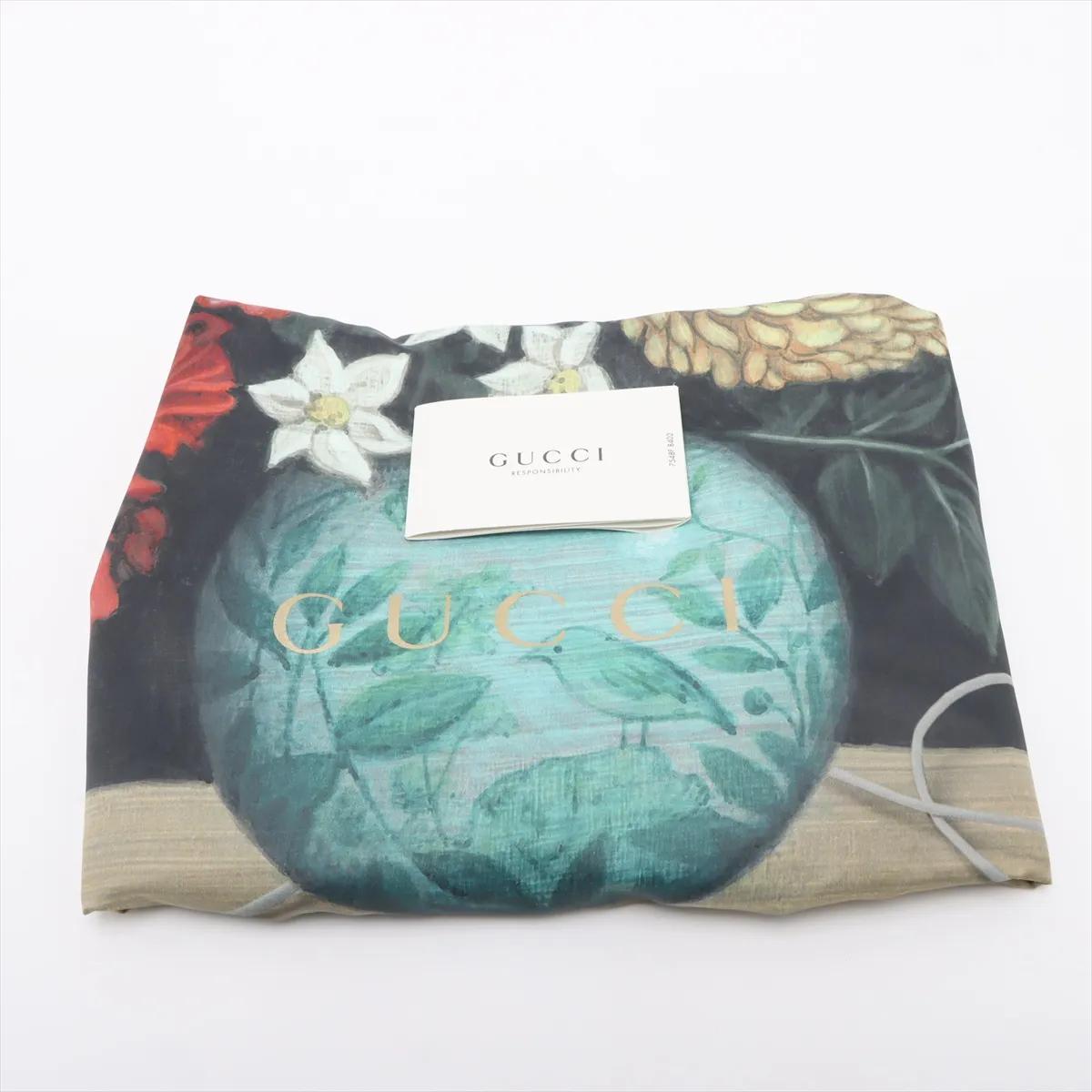 Sac à dos en cuir avec cordon de serrage et logo GG de Gucci, blanc en vente 8