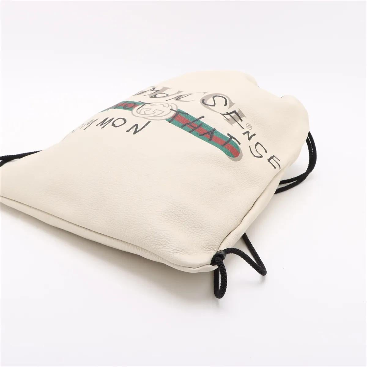 Sac à dos en cuir avec cordon de serrage et logo GG de Gucci, blanc Bon état - En vente à Indianapolis, IN