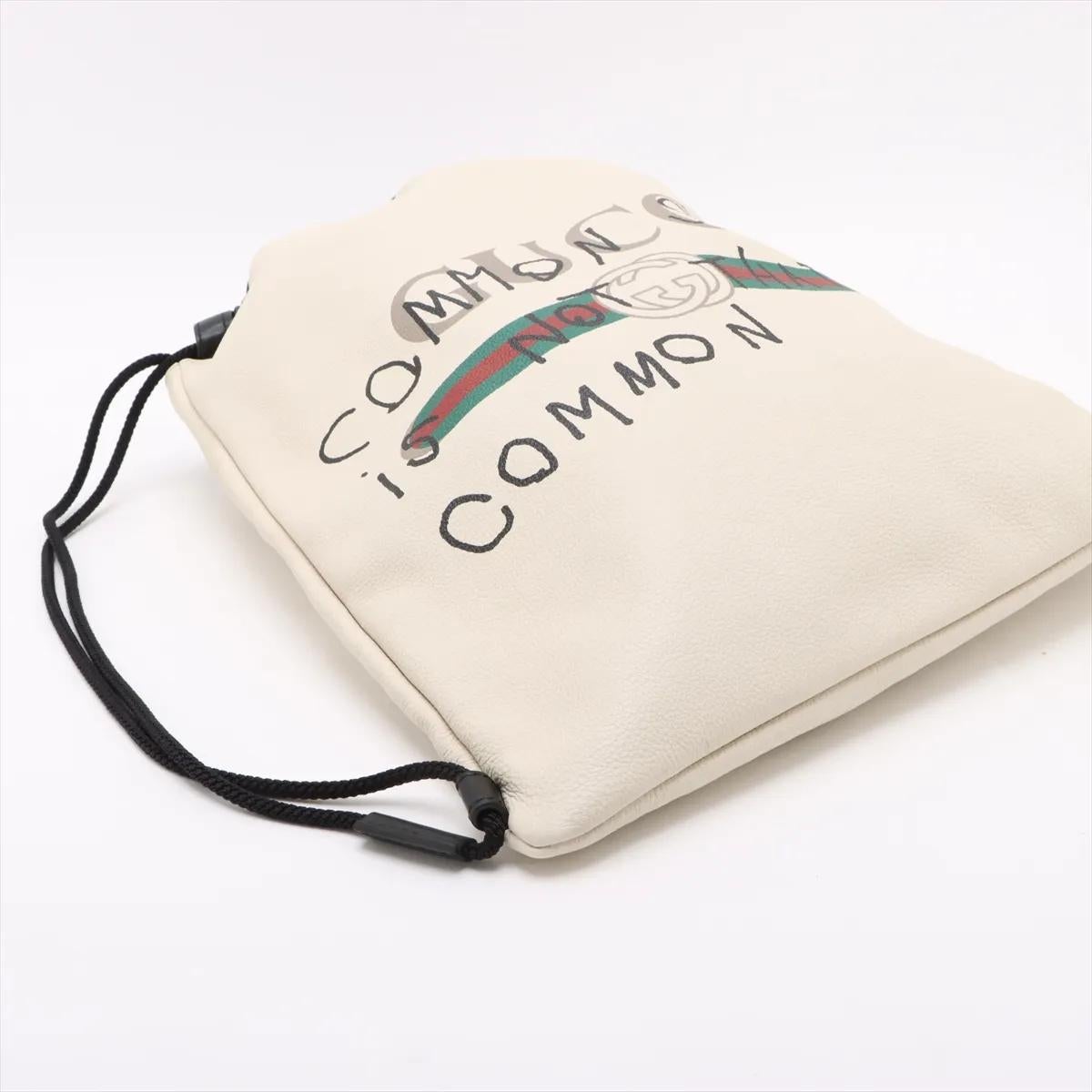 Sac à dos en cuir avec cordon de serrage et logo GG de Gucci, blanc Unisexe en vente