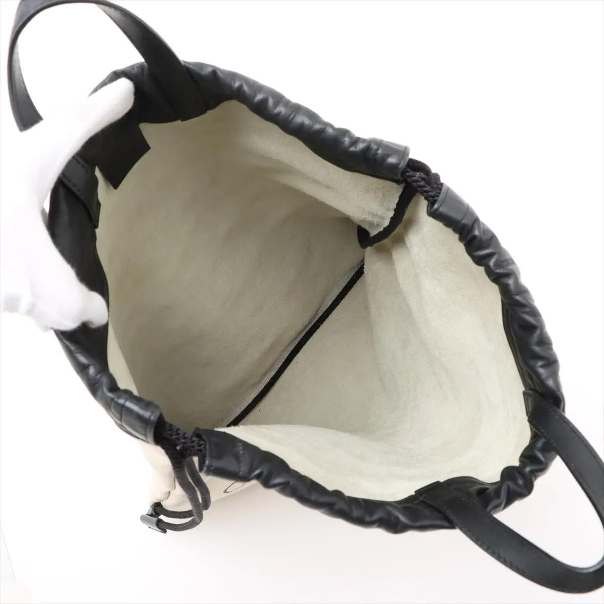 Sac à dos en cuir avec cordon de serrage et logo GG de Gucci, blanc en vente 3