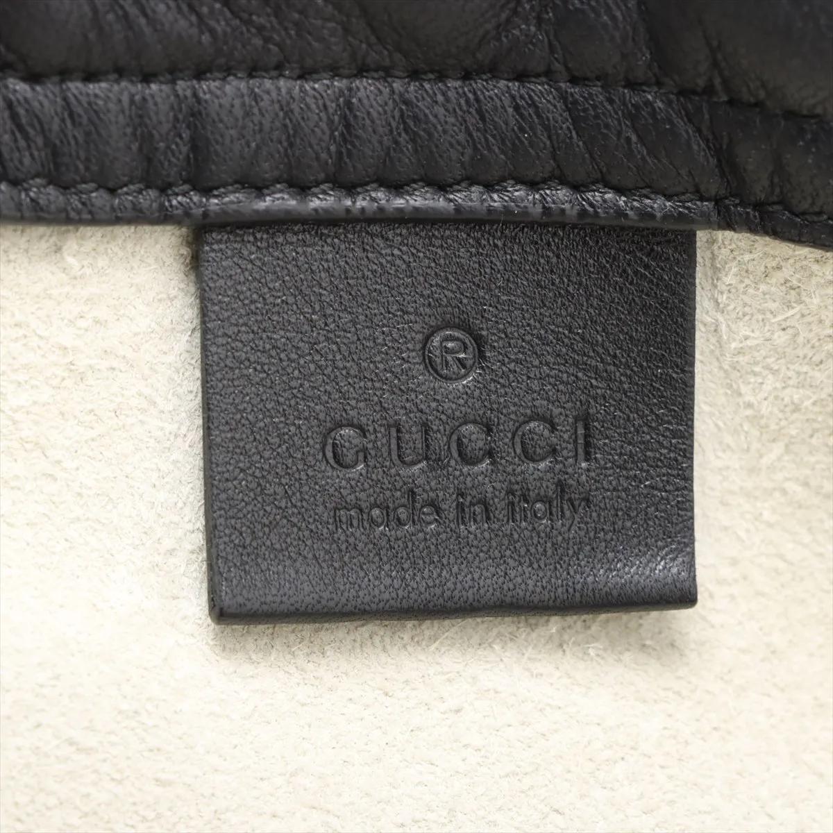 Sac à dos en cuir avec cordon de serrage et logo GG de Gucci, blanc en vente 4