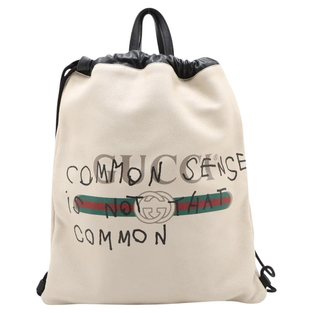 Sac à dos en cuir avec cordon de serrage et logo GG de Gucci, blanc en vente