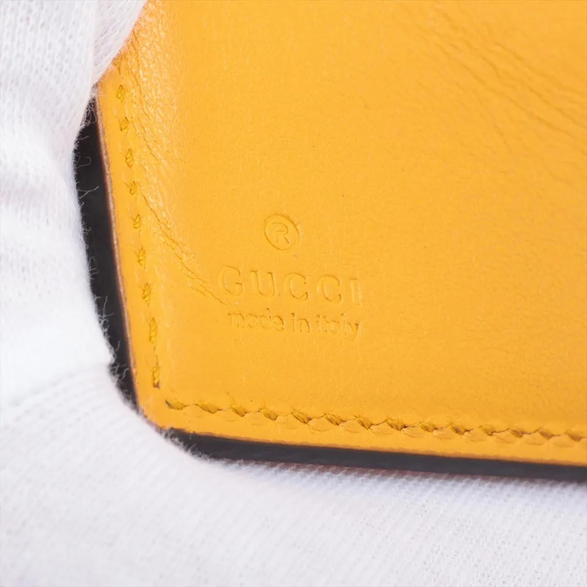 Portafoglio compatto in pelle goffrata GG di Gucci Giallo in vendita 6