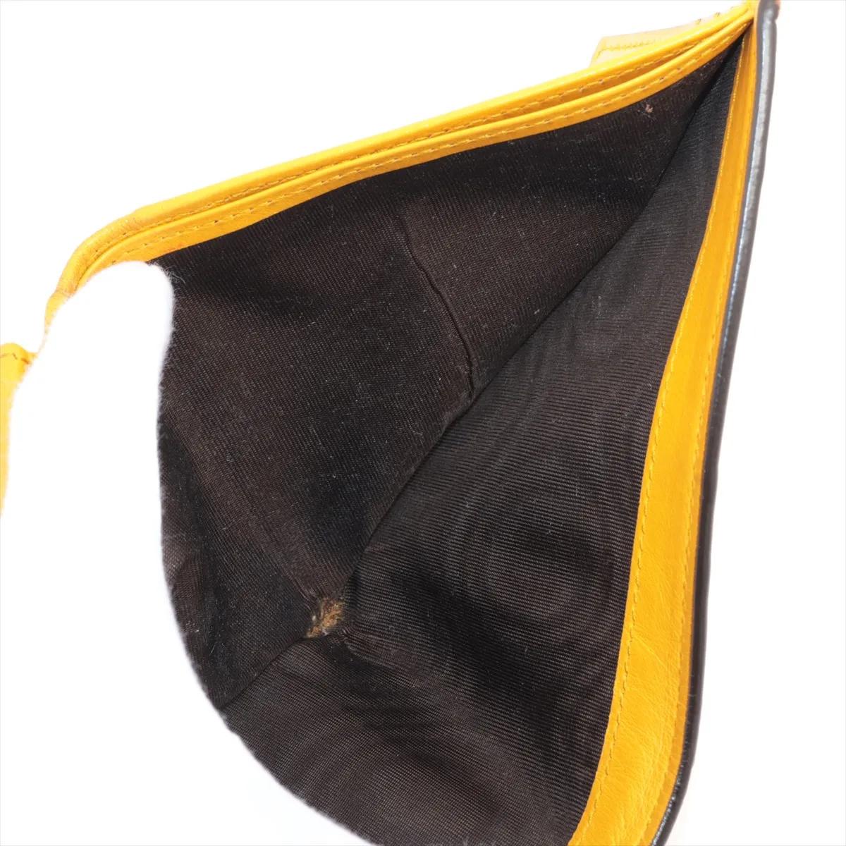 Portafoglio compatto in pelle goffrata GG di Gucci Giallo in vendita 2