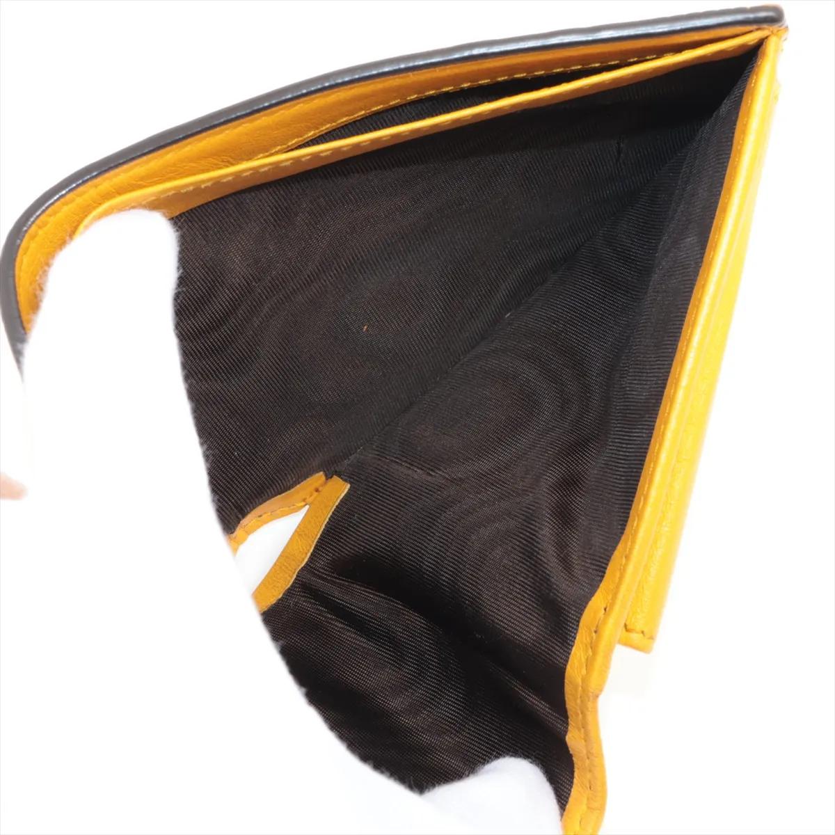 Portafoglio compatto in pelle goffrata GG di Gucci Giallo in vendita 3