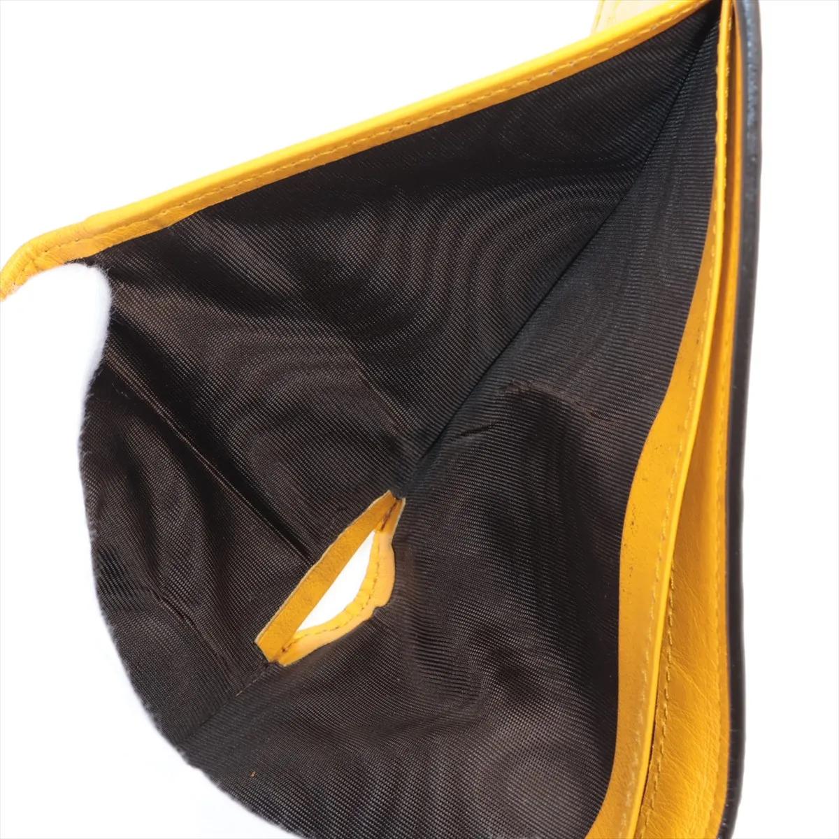 Portafoglio compatto in pelle goffrata GG di Gucci Giallo in vendita 4