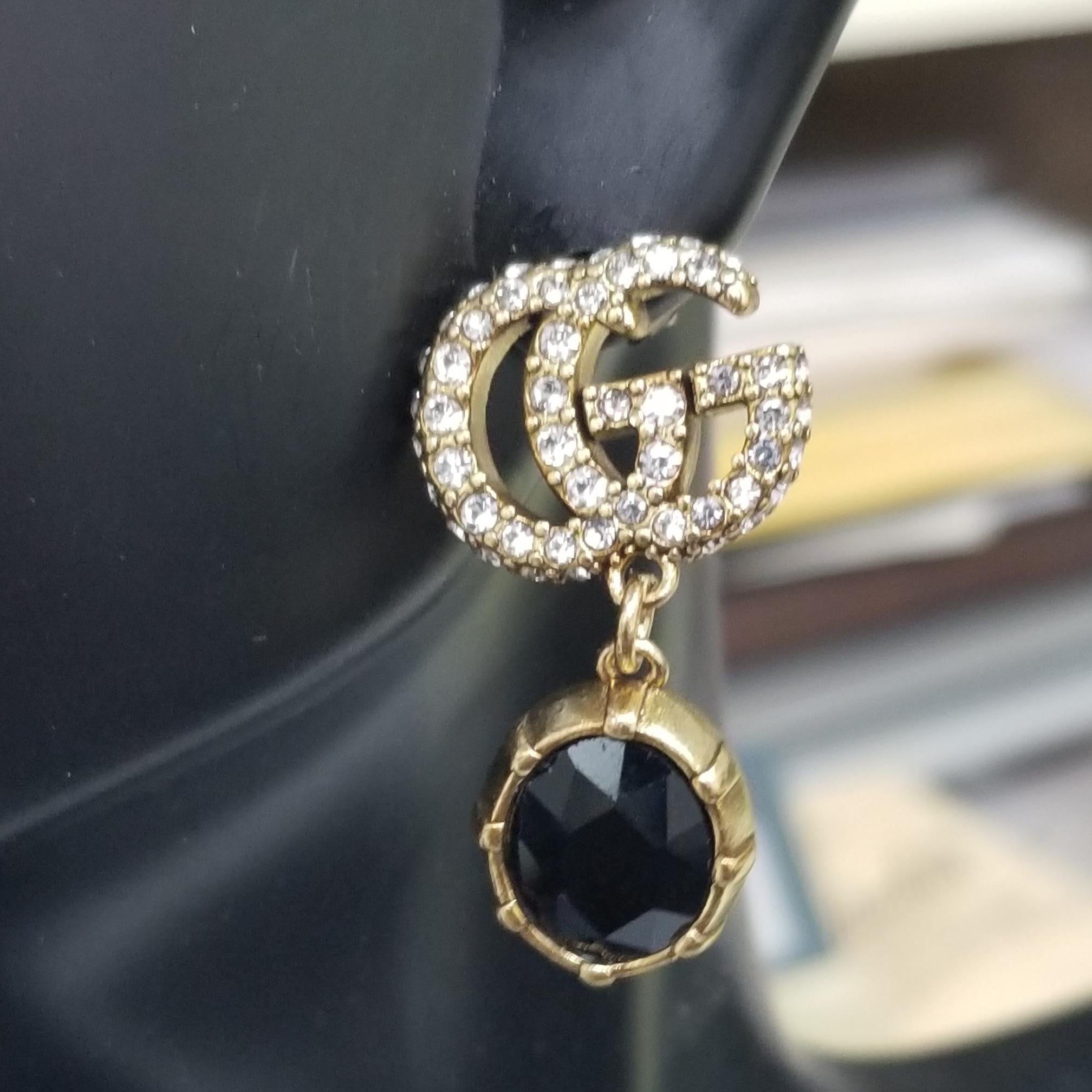 Taille ovale Boucles d'oreilles Gucci Logo 