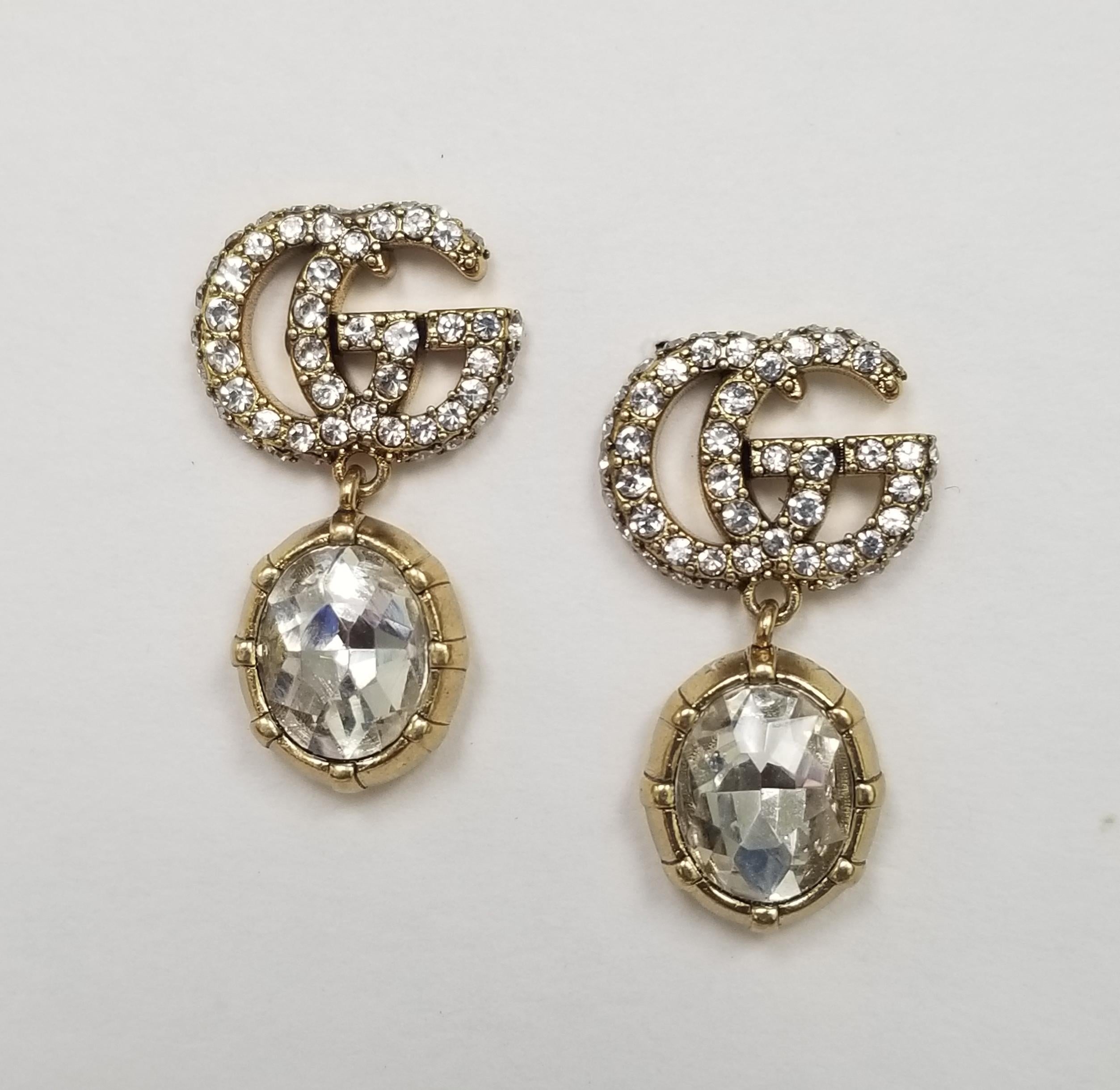 Boucles d'oreilles Gucci « GG » en cristals et cristal blanc facetté pendantes en vente 2