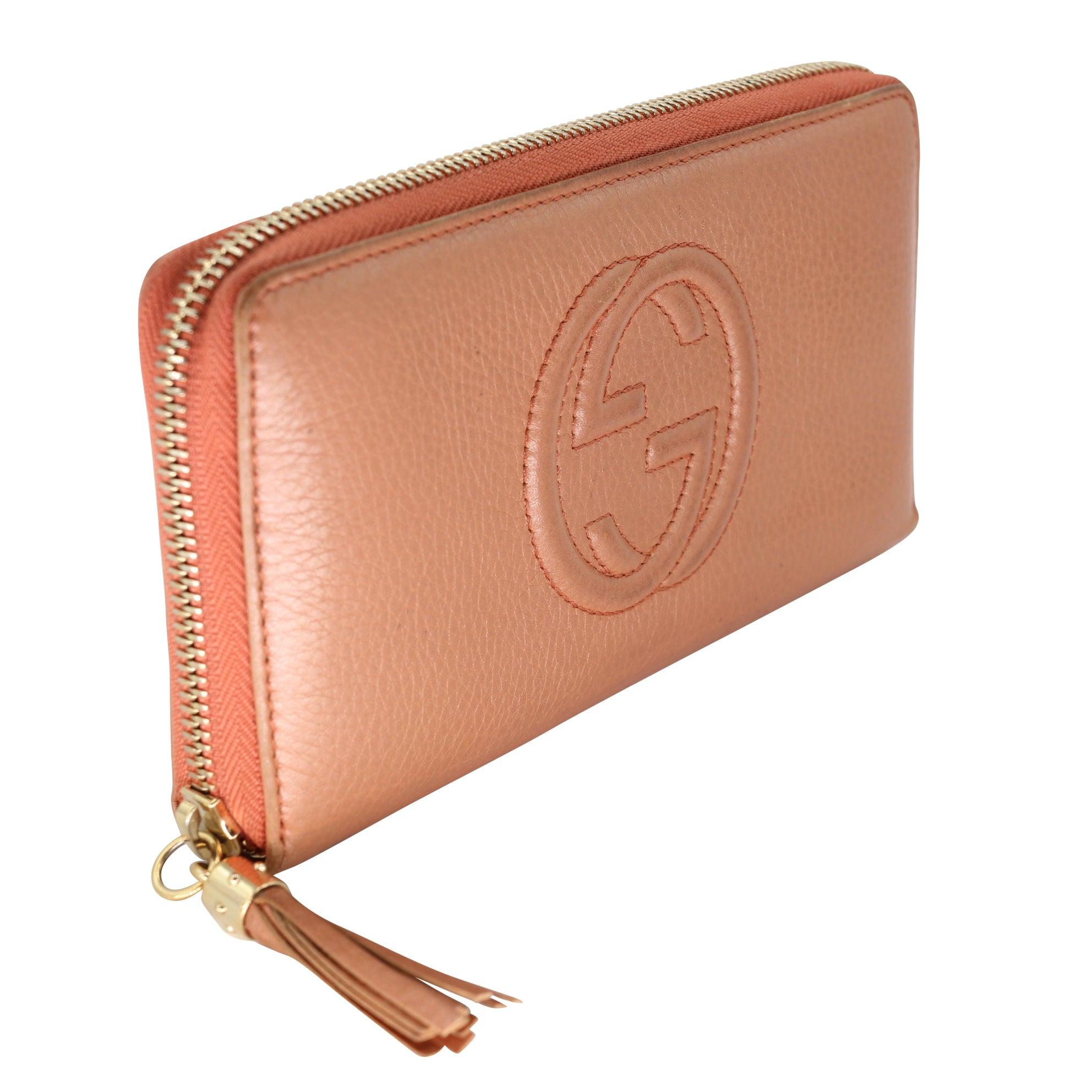Gucci continues to reinterpret the GG logo with a modern leather, yet classic designs. This wallet features peach the distinctive big GG stitching logo. Long wallet with zip around closure and elegant Tassel zipper. Wallet is in pre-loved condition