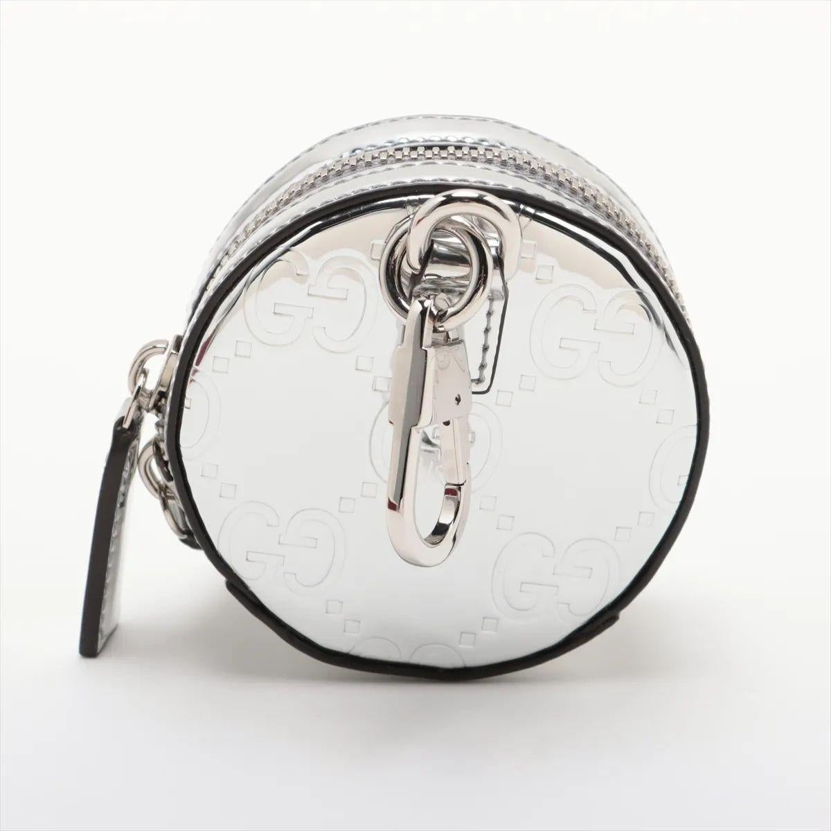 Gucci GG Logo Patent Leather Round Coin Purse Silver In Good Condition For Sale In Humacao, PR