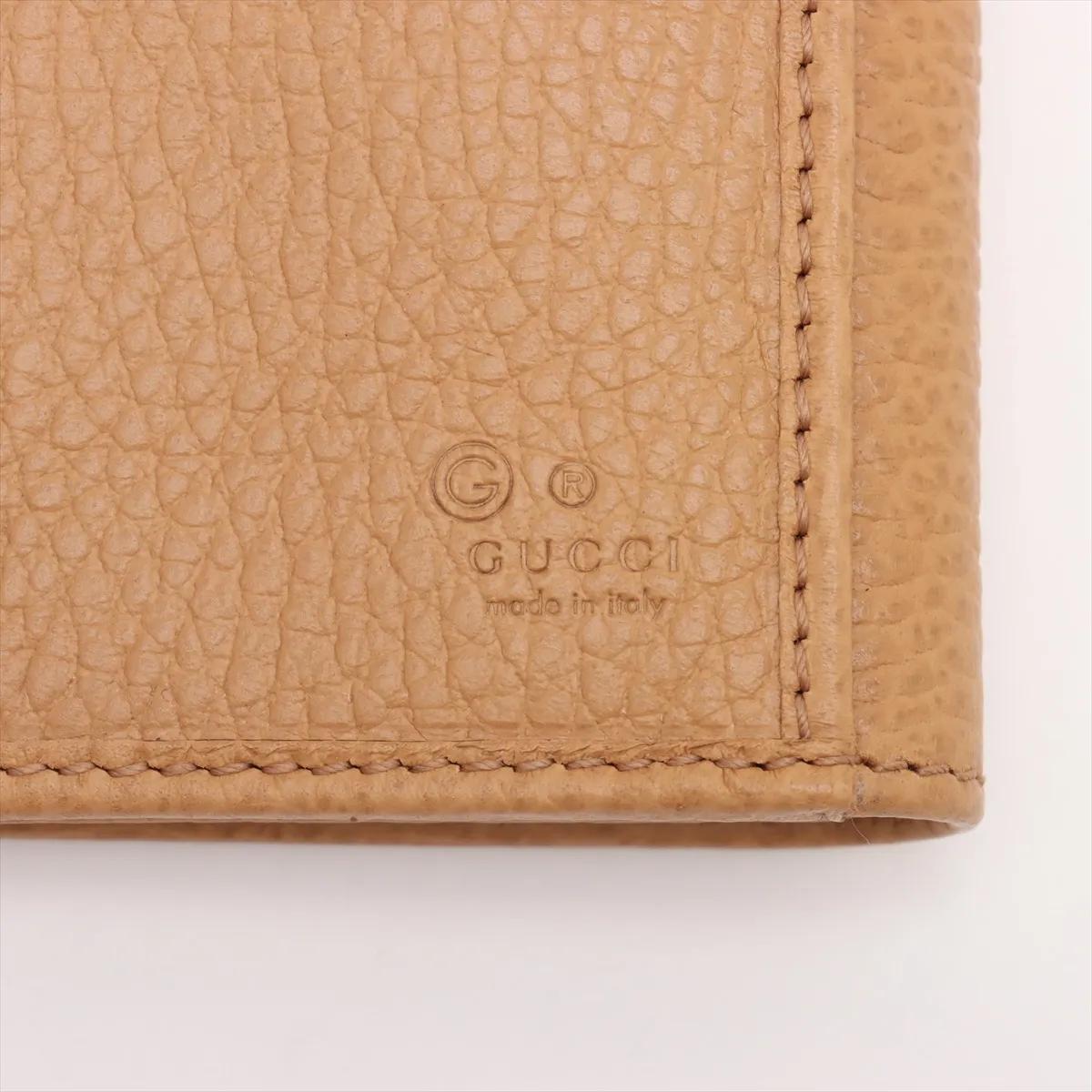 Portafoglio lungo in pelle Gucci GG Logo Sukey Marrone chiaro in vendita 6