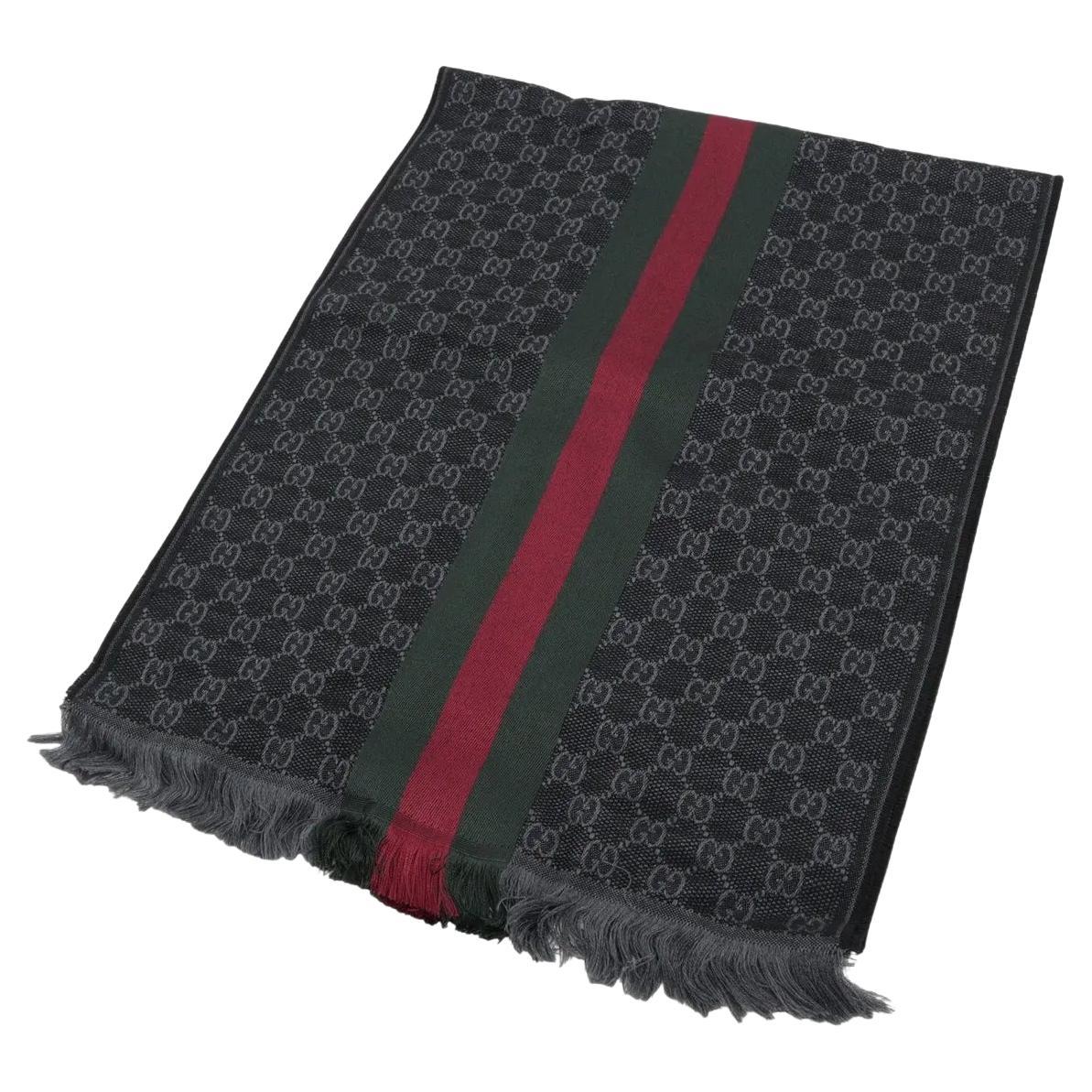 Sciarpa in lana e seta con logo GG di Gucci, grigio