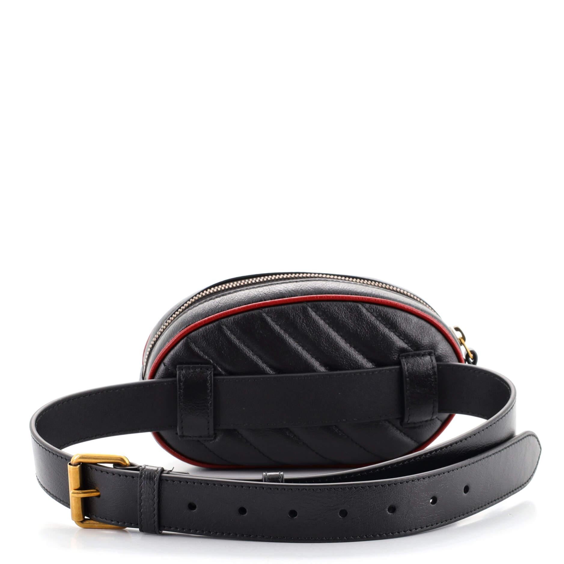 Gucci GG Marmont Gürteltasche Diagonal Gestepptes Leder im Zustand „Gut“ in NY, NY