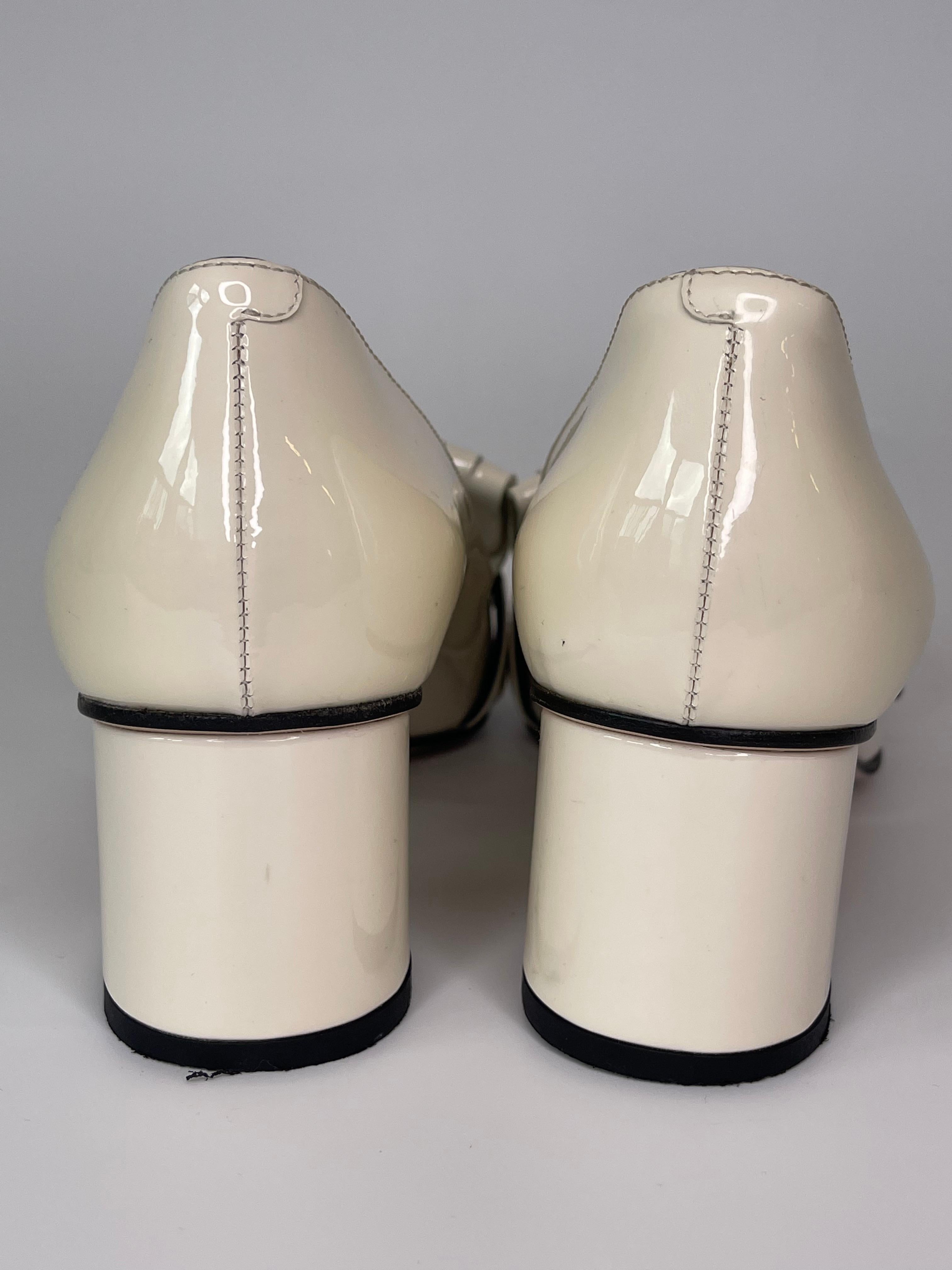 Gucci GG Marmont Block Heel Patent Loafer Pumps Ivory (39 EU) In Good Condition In Montreal, Quebec