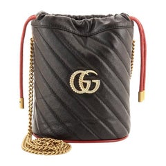 Gucci GG Marmont Bucket Bag Diagonal en cuir matelassé Mini