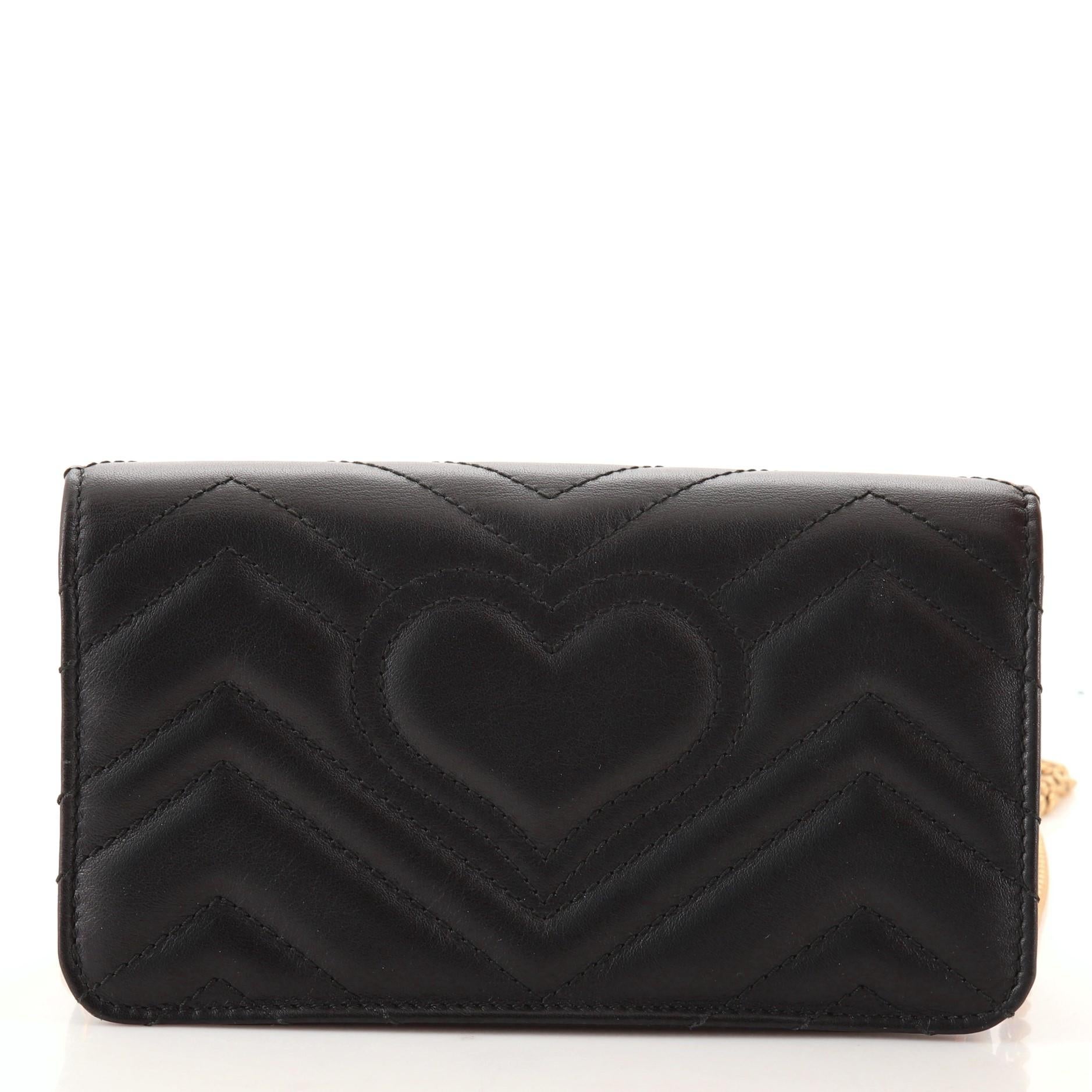 Gucci GG Marmont Tasche aus Matelasse-Leder mit Kette und Klappe im Zustand „Gut“ in NY, NY