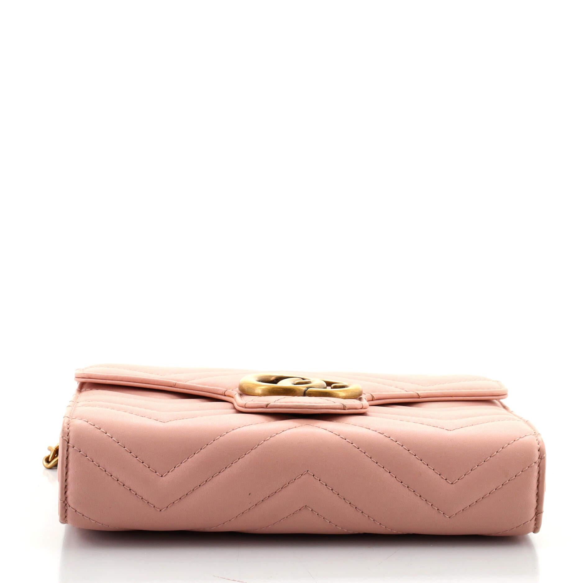Gucci GG Marmont Kette Brieftasche Matelasse Leder Mini im Zustand „Gut“ in NY, NY