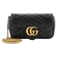 Gucci GG Sac à rabat Marmont Super Mini en cuir matelassé