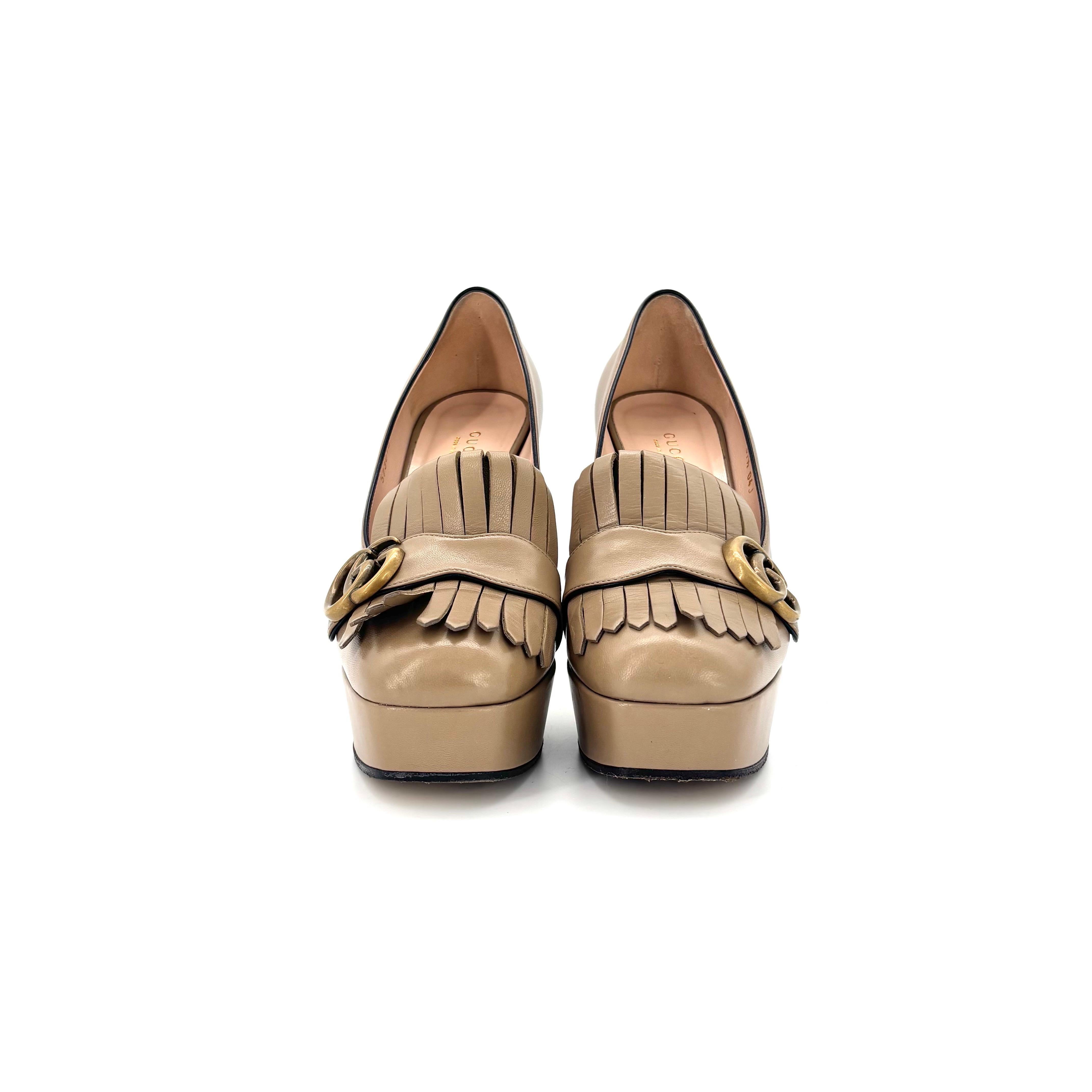 Donna Gucci GG Marmont con frange e piattaforma in pelle Pumps 37.5 in vendita
