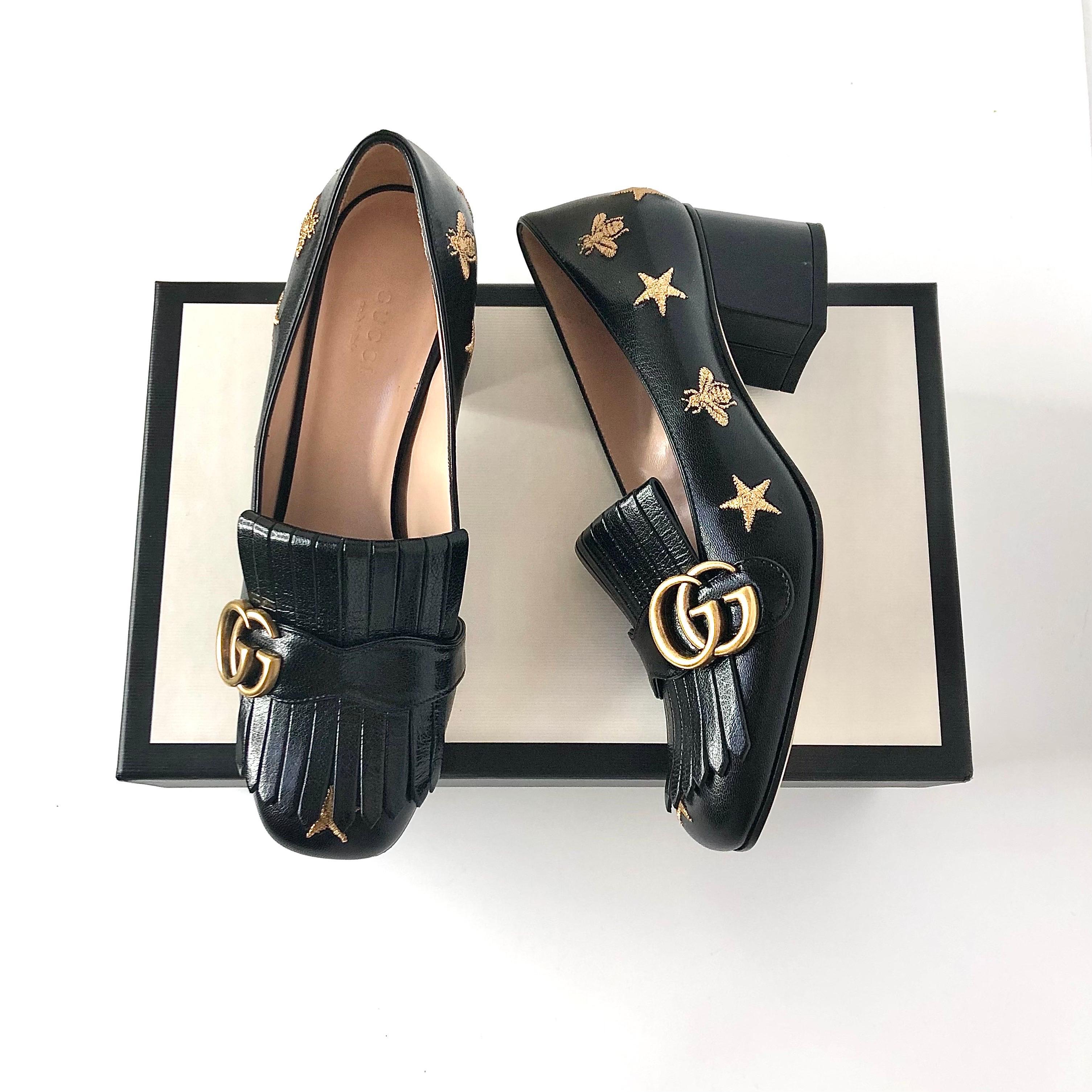 Mocassini Gucci Quentin con ricamo a stella in pelle di capra da 50 mm
Ottime condizioni, nella scatola di Gucci, con sacchetto antipolvere
Colore Nero
Taglia 37EU
Tomaia in pelle
Suola in cuoio
Ferramenta per cavalli
Suola con plateau