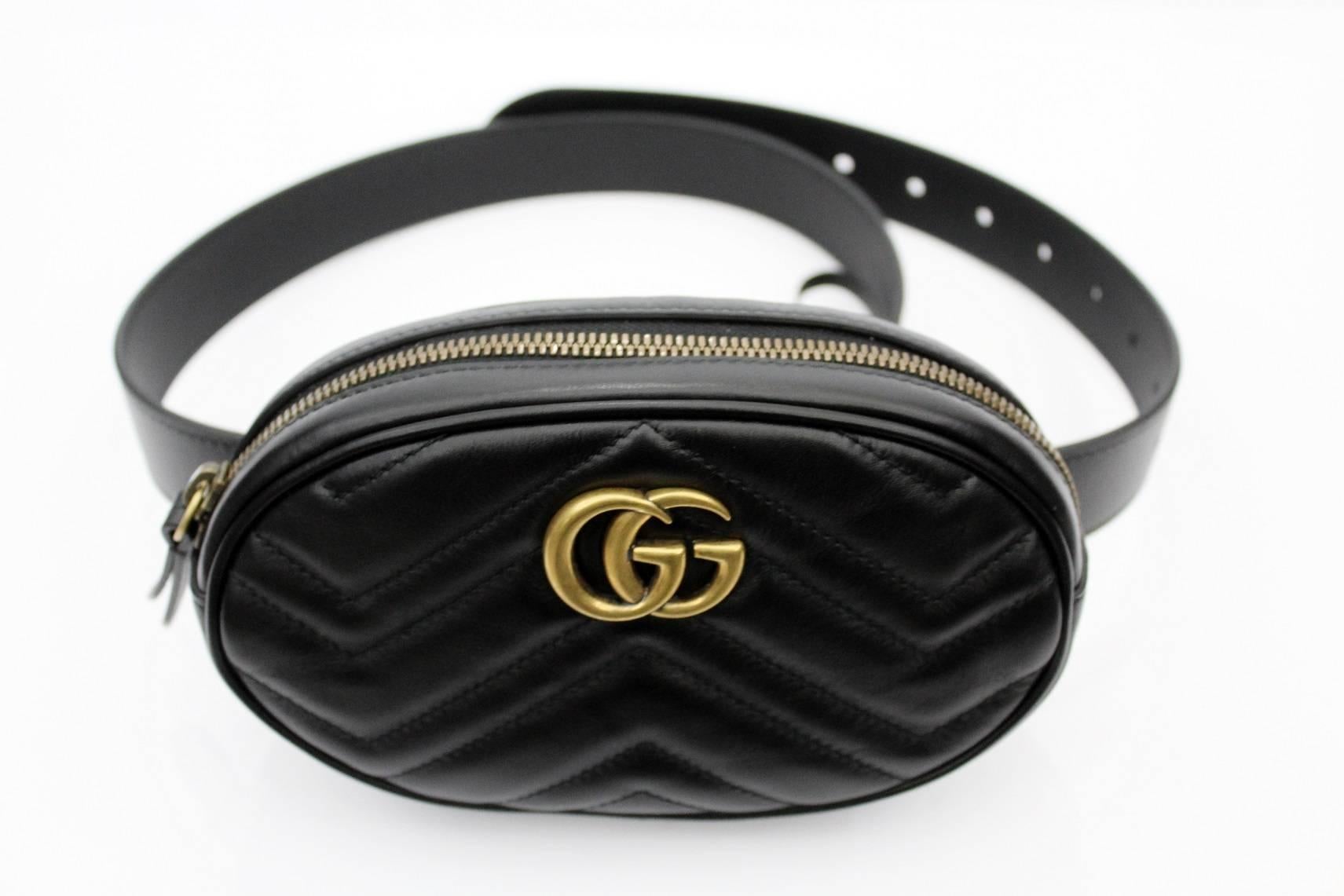 
Gucci GG Marmont baby carrier directly from the latest collection. It is made of matelassé leather with chevron pattern. Equipped with a leather belt is usually worn at the waist.