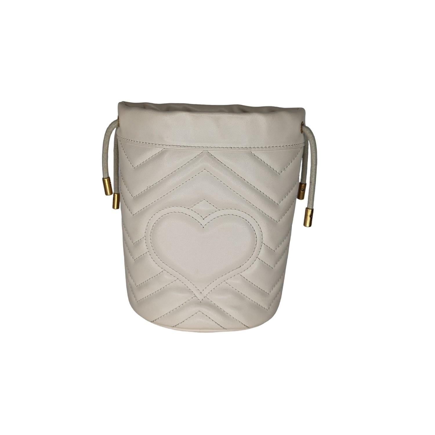 Gucci GG Marmont Mini Bucket Crossbody Bag White In Excellent Condition In Scottsdale, AZ