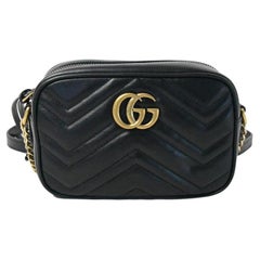 Gucci GG Marmont Mini Matelasse Kameratasche in Schwarz