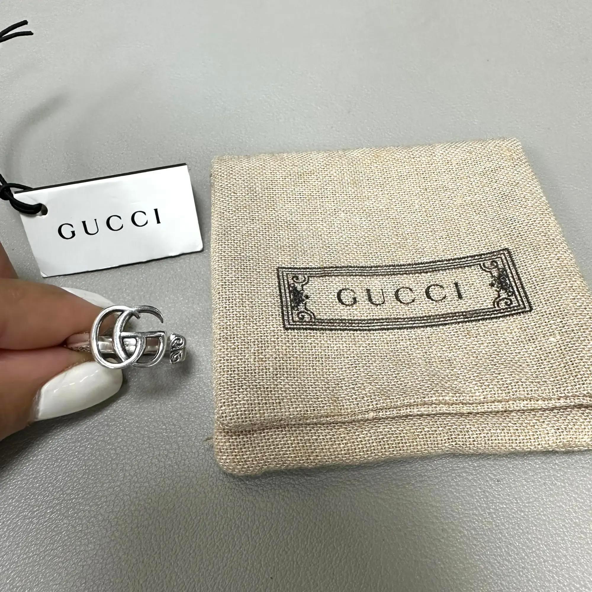 Gucci GG Marmont Open Key Ring 925 Sterling Silver Aged Finish Size 7 In Excellent Condition In New York, NY