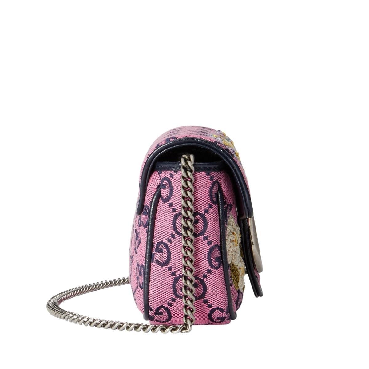 Super mini sac Gucci GG Marmont à broderie rose Neuf - En vente à Brossard, QC