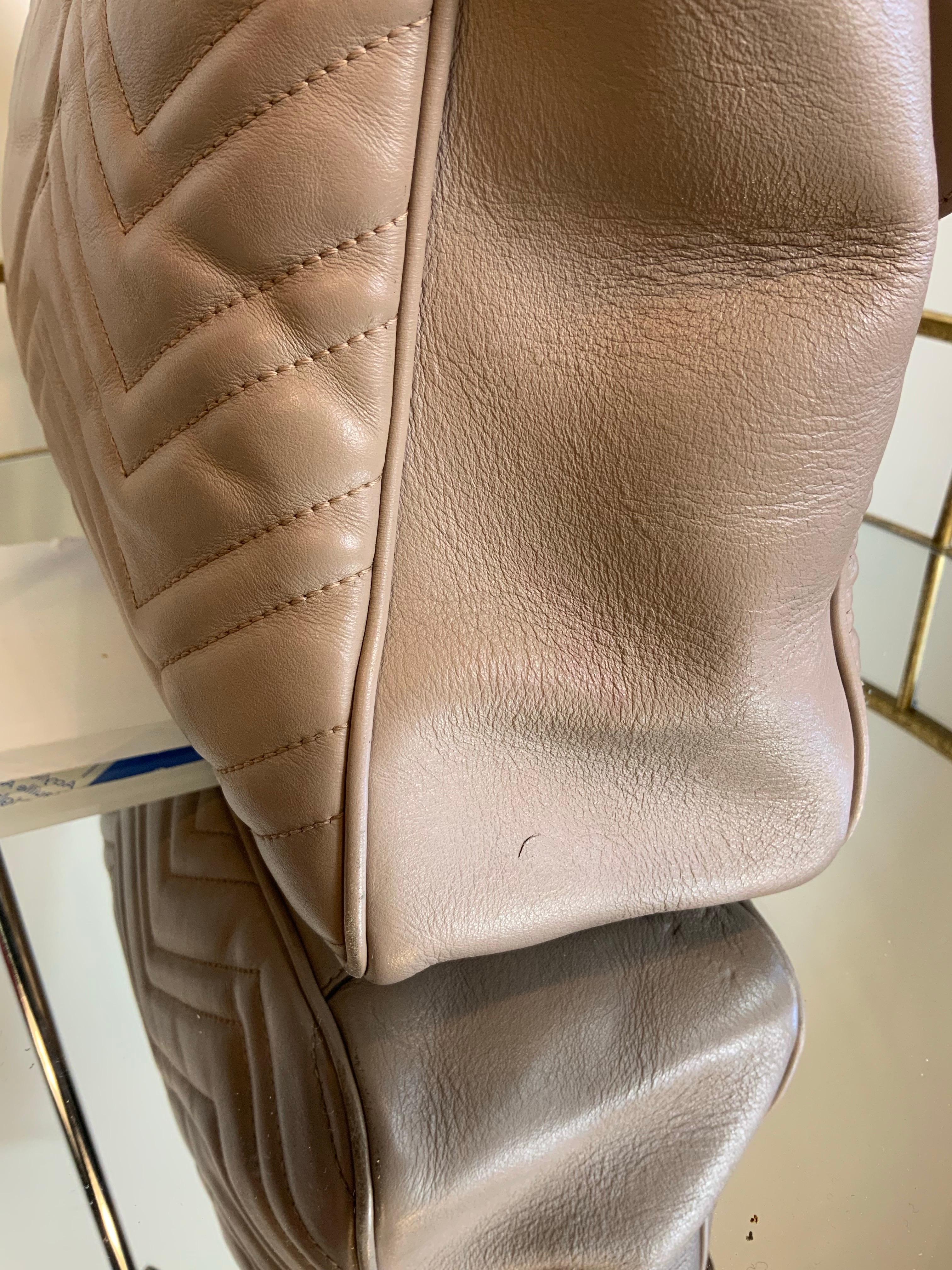 Women's or Men's Gucci GG Marmont pink Shoulder Bag For Sale